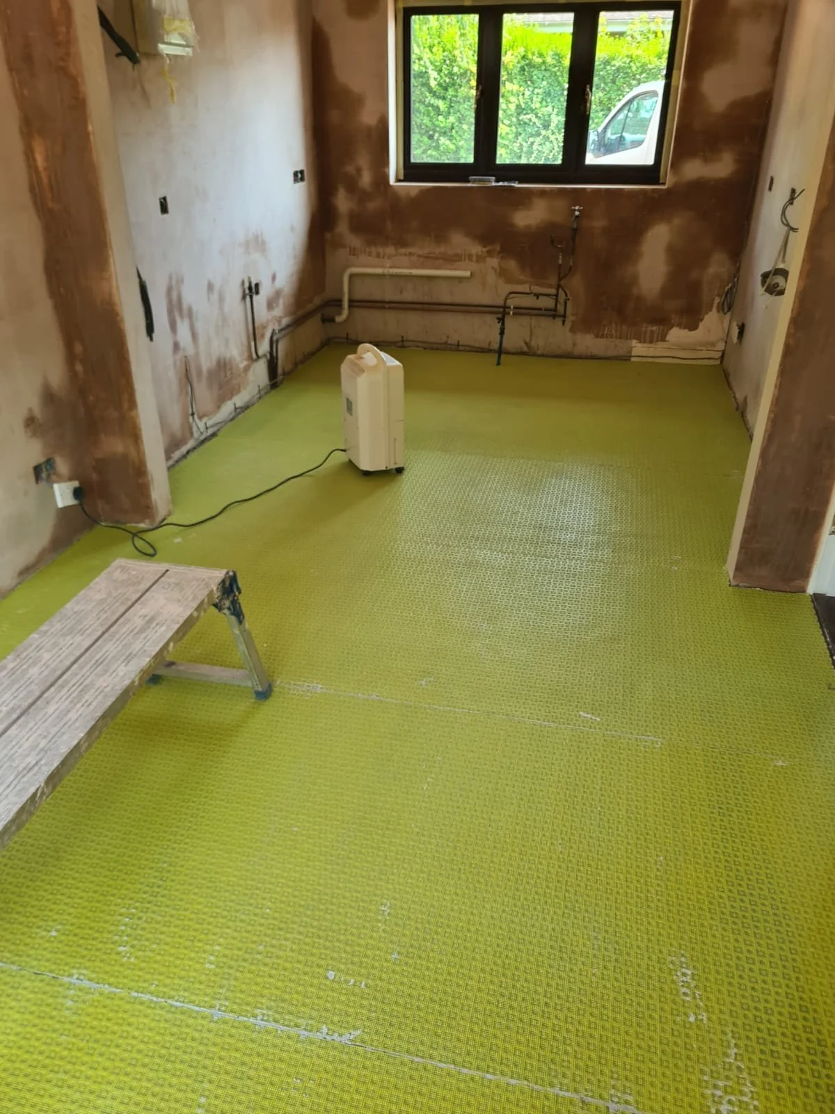Plastering and Decouple Mat