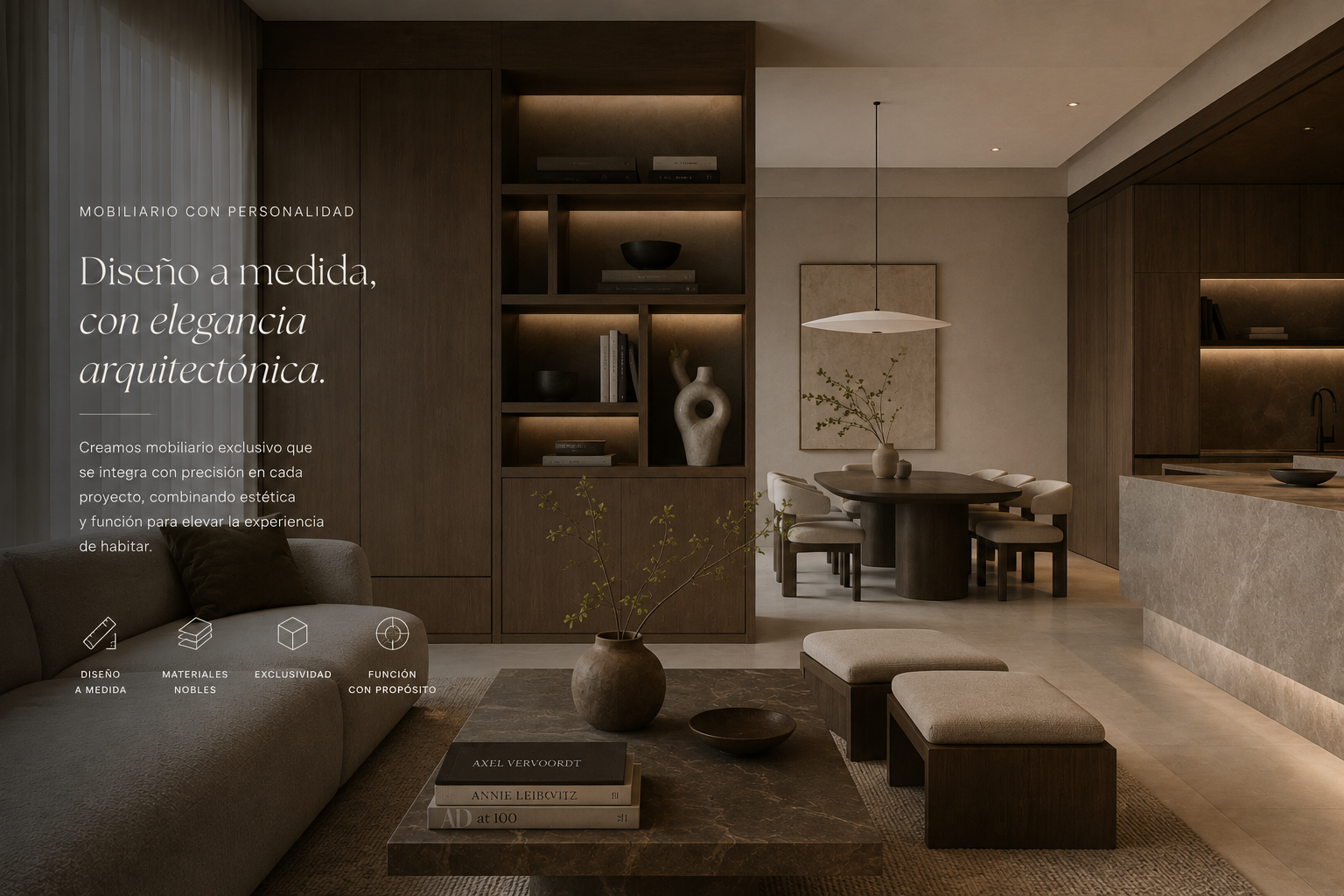 Sala de estar moderna con muebles de diseño personalizado, paredes de madera y decoración minimalista con plantas y libros en mesas y estanterías.