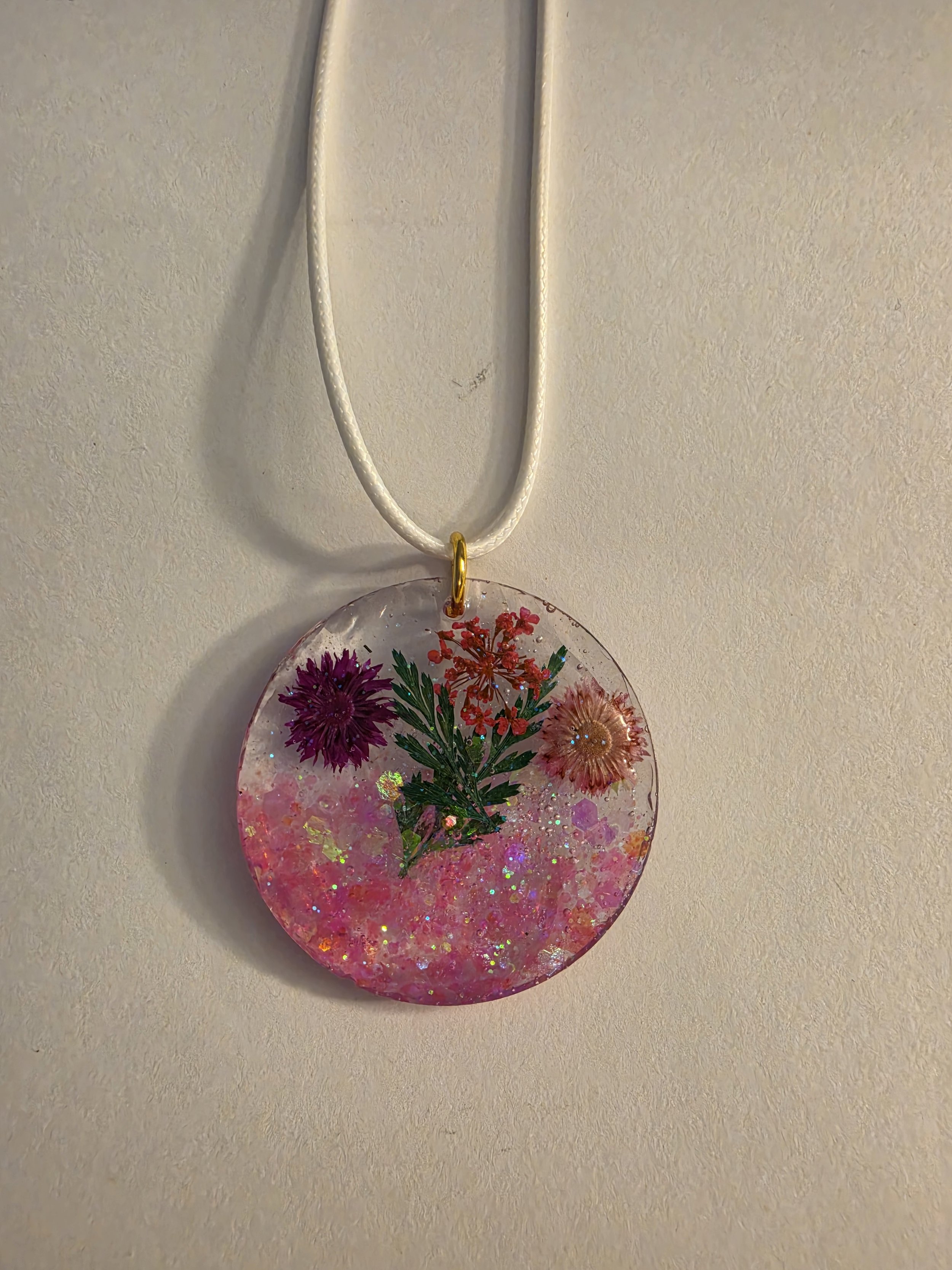 Clear & Pink Glitter with Flowers Round Necklace