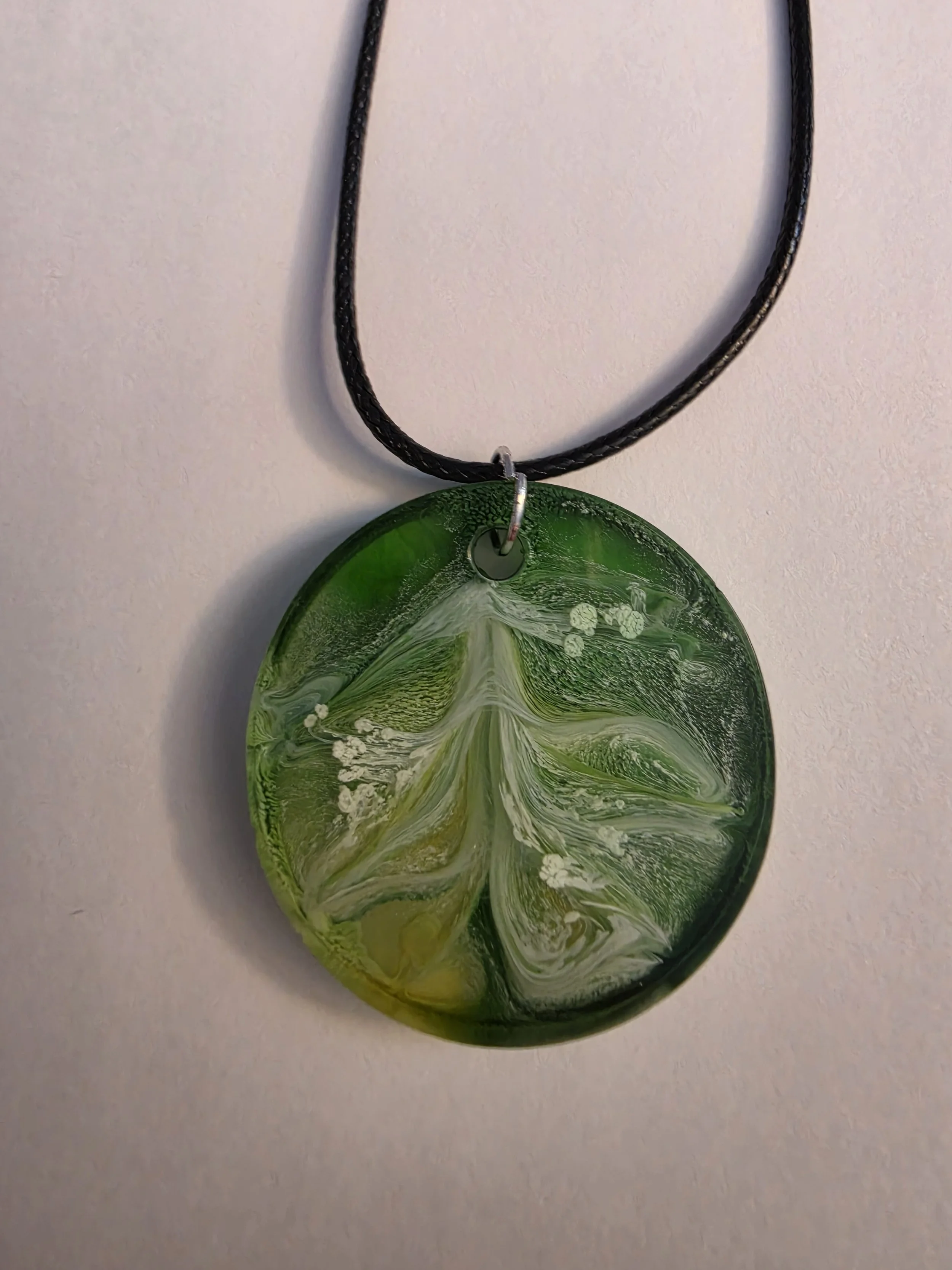 Green Yellow Swirl Round Necklace