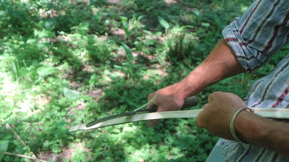 south west master thatcher Elijah Francis using traditional tools in Cornwall and Devon thatching
