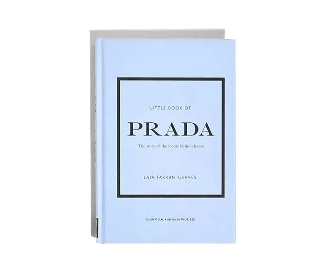 Libro titulado 'Little Book of Prada' con autor Laia Farran Graves, con diseño minimalista y texto en inglés.