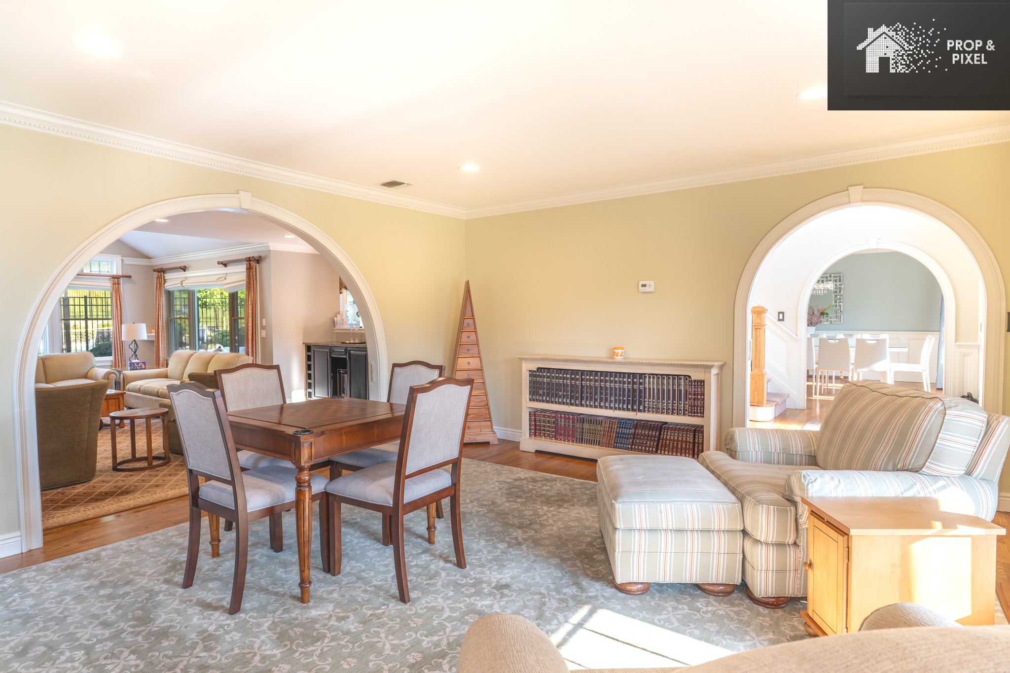 Lounge room 3.jpg