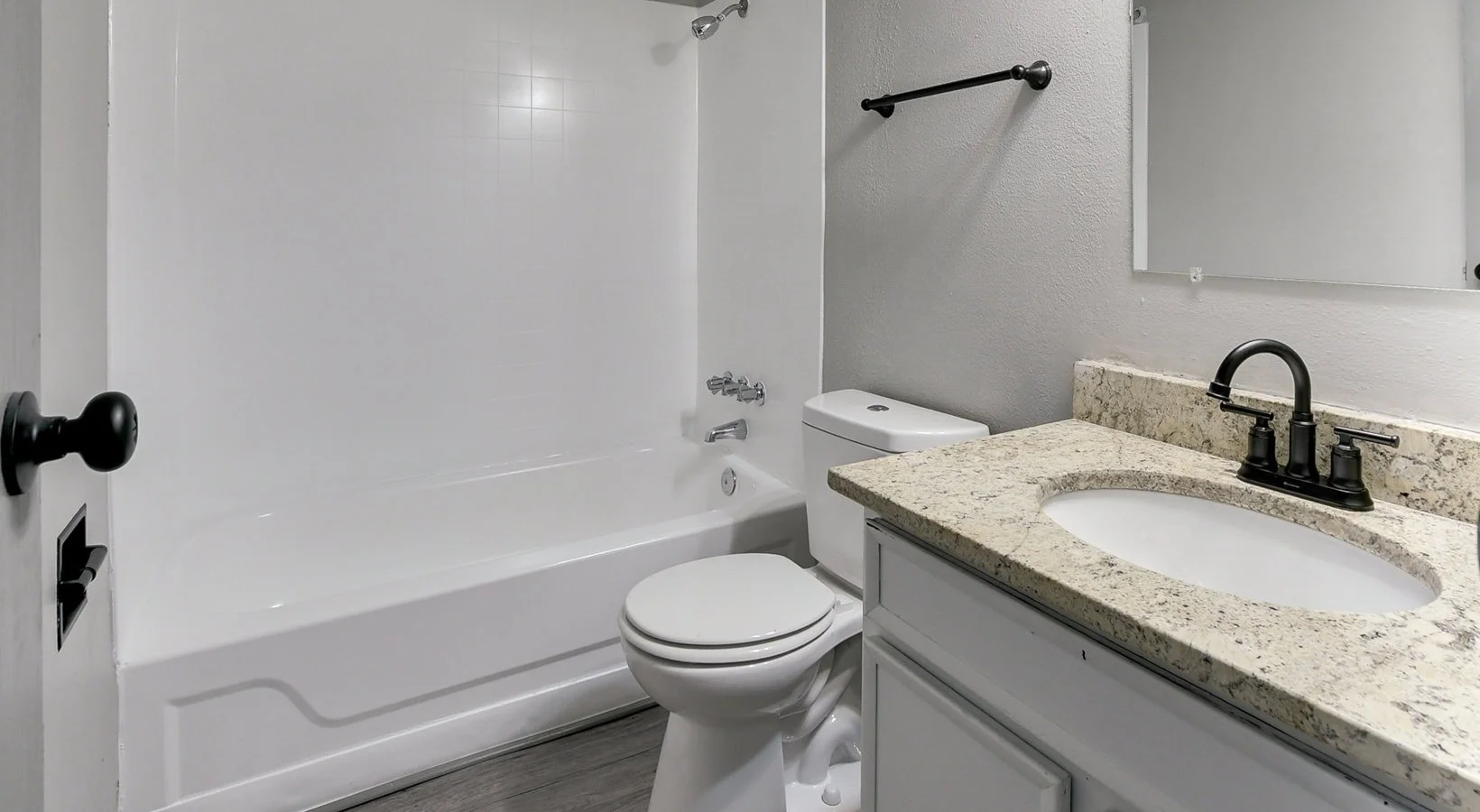 bathroom-2-327d1cdad20704ce602a98657d5cade5.jpg