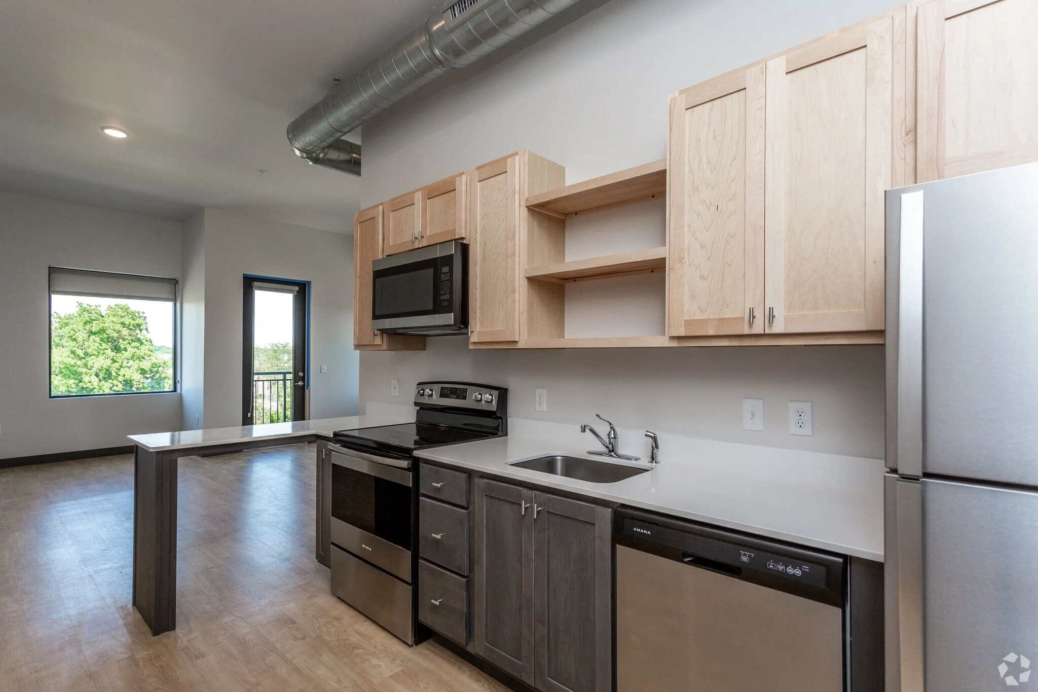 245-kingston-cedar-rapids-ia-corner-studio-kitchen.jpg