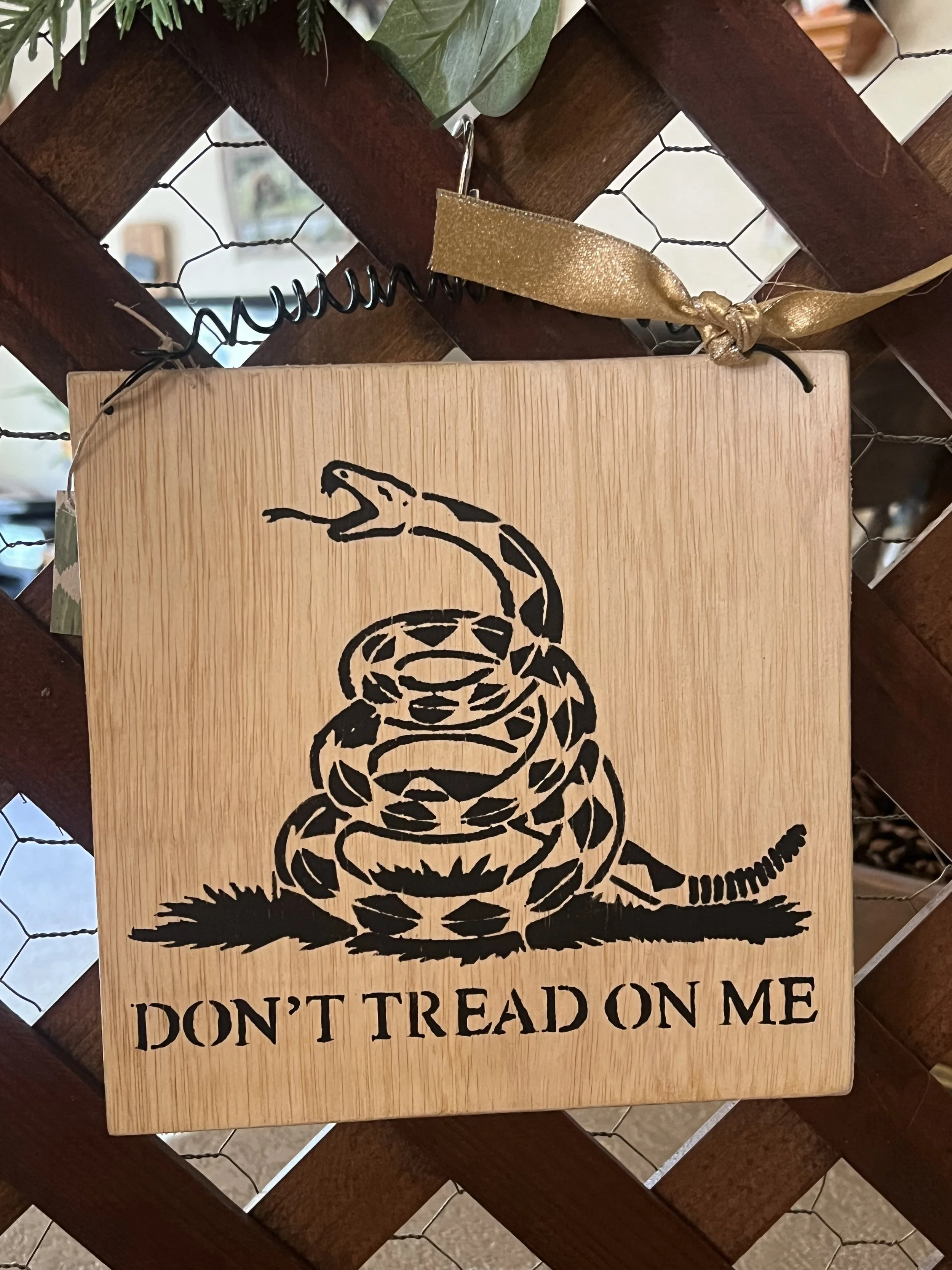 Don't tread on me stencil sign