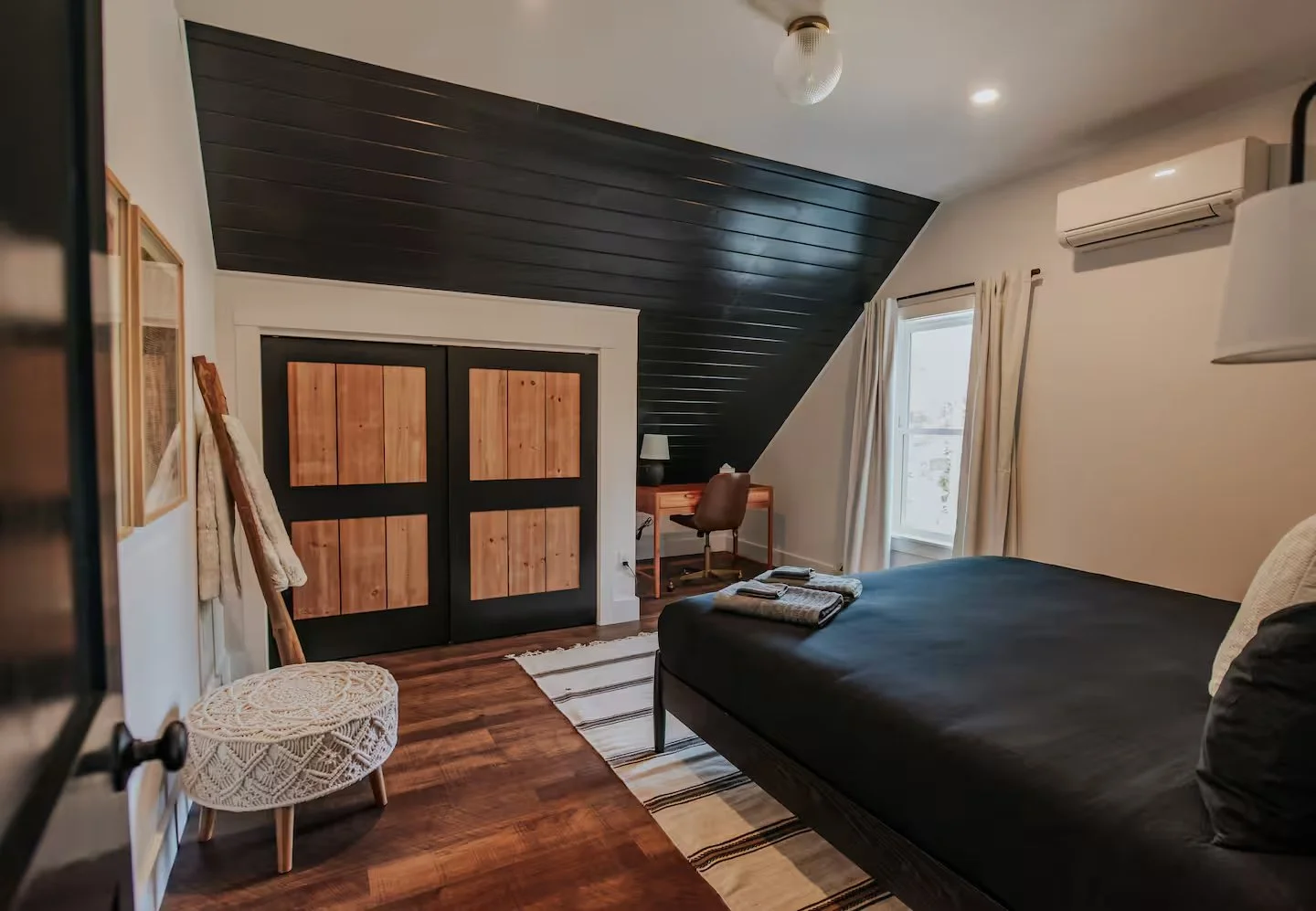 Summer Court | King Retreat Room