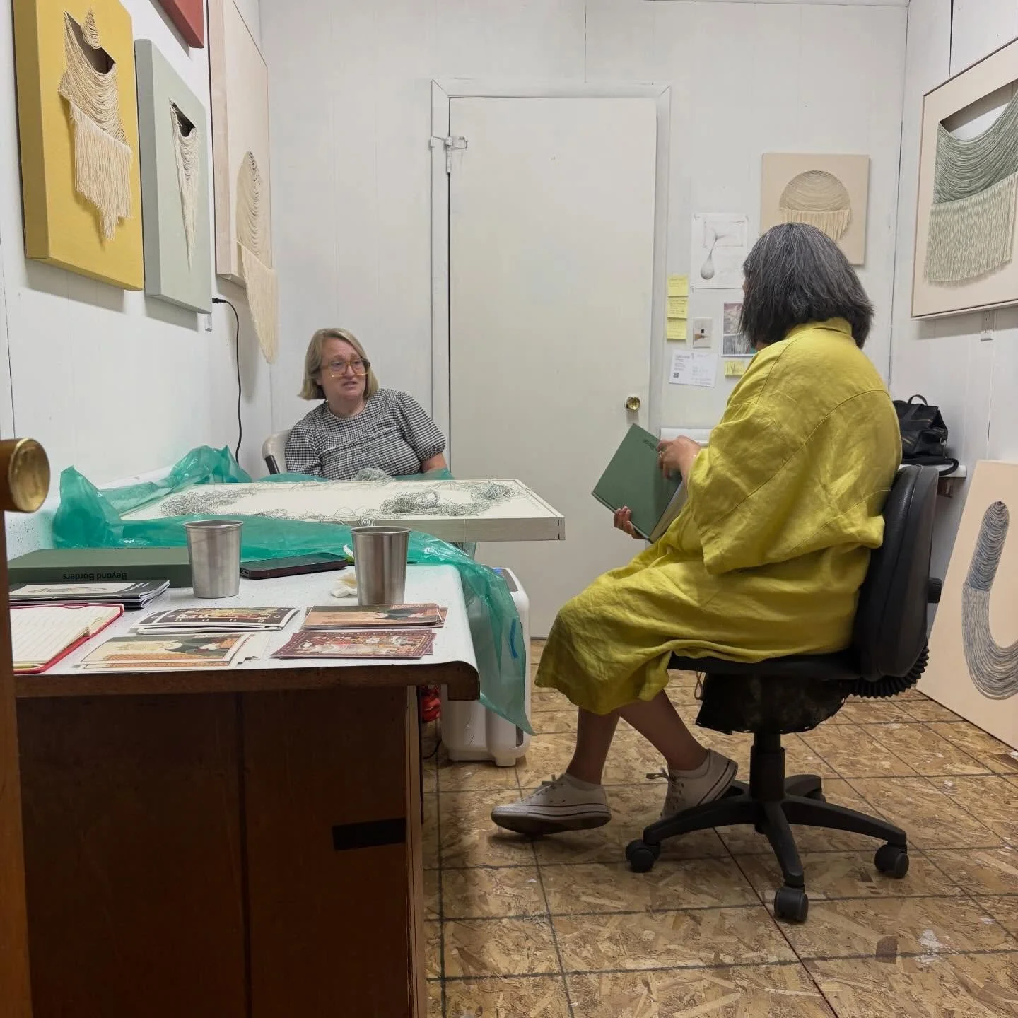 Writer, educator and curator Kathy Battista visiting our artists in residence and their studios.
@kathybattista @parastooahovan @libra_rat @aurawang_