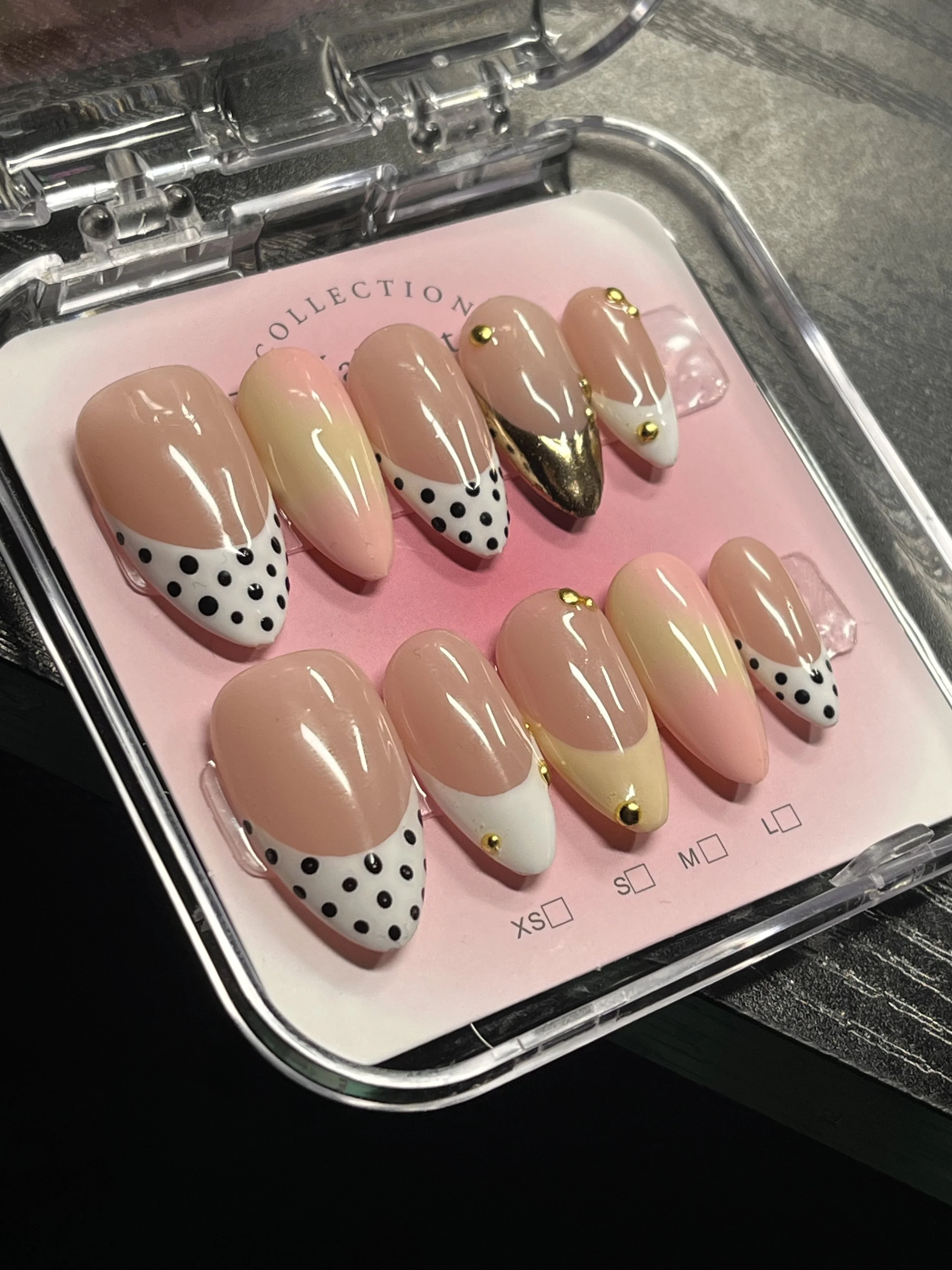 Gold polka dot✨