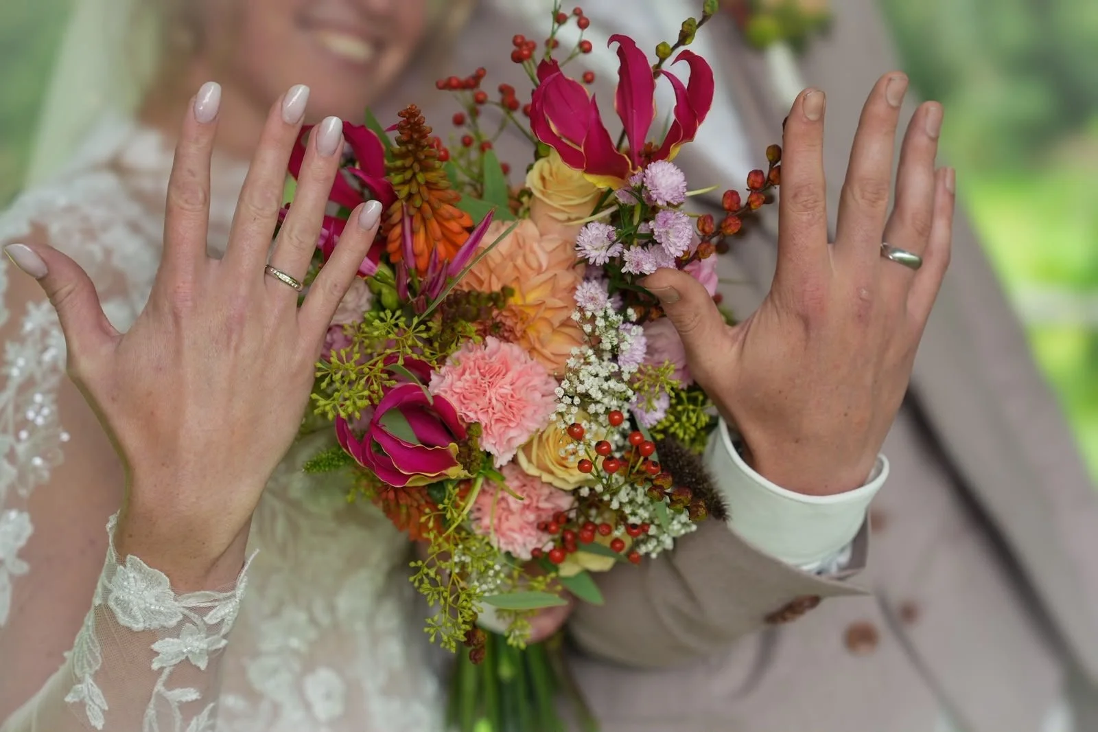Ringen J&K, 14 karaat Wit Goud met 9 diamanten en een satijnen afwerking