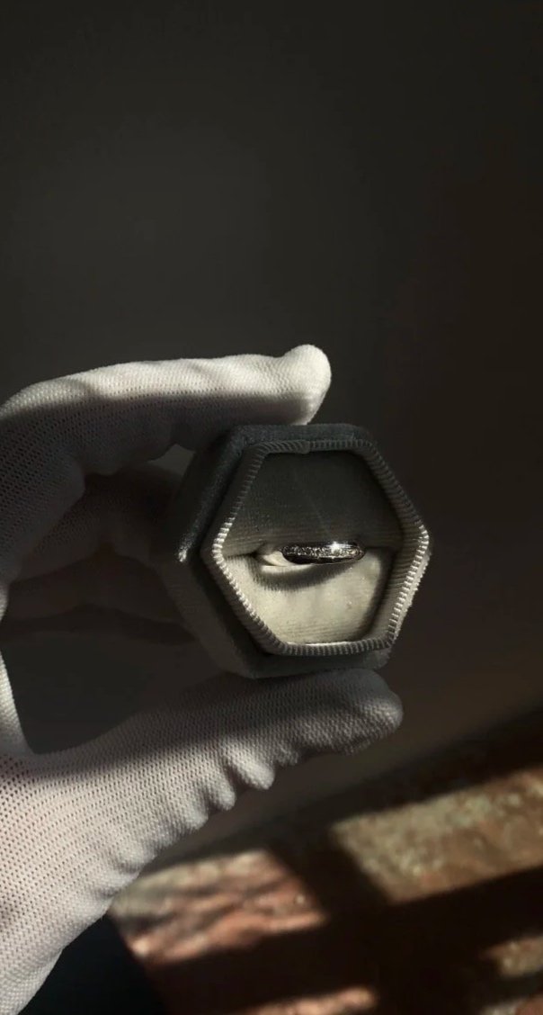 Witgouden ring met 9 diamanten