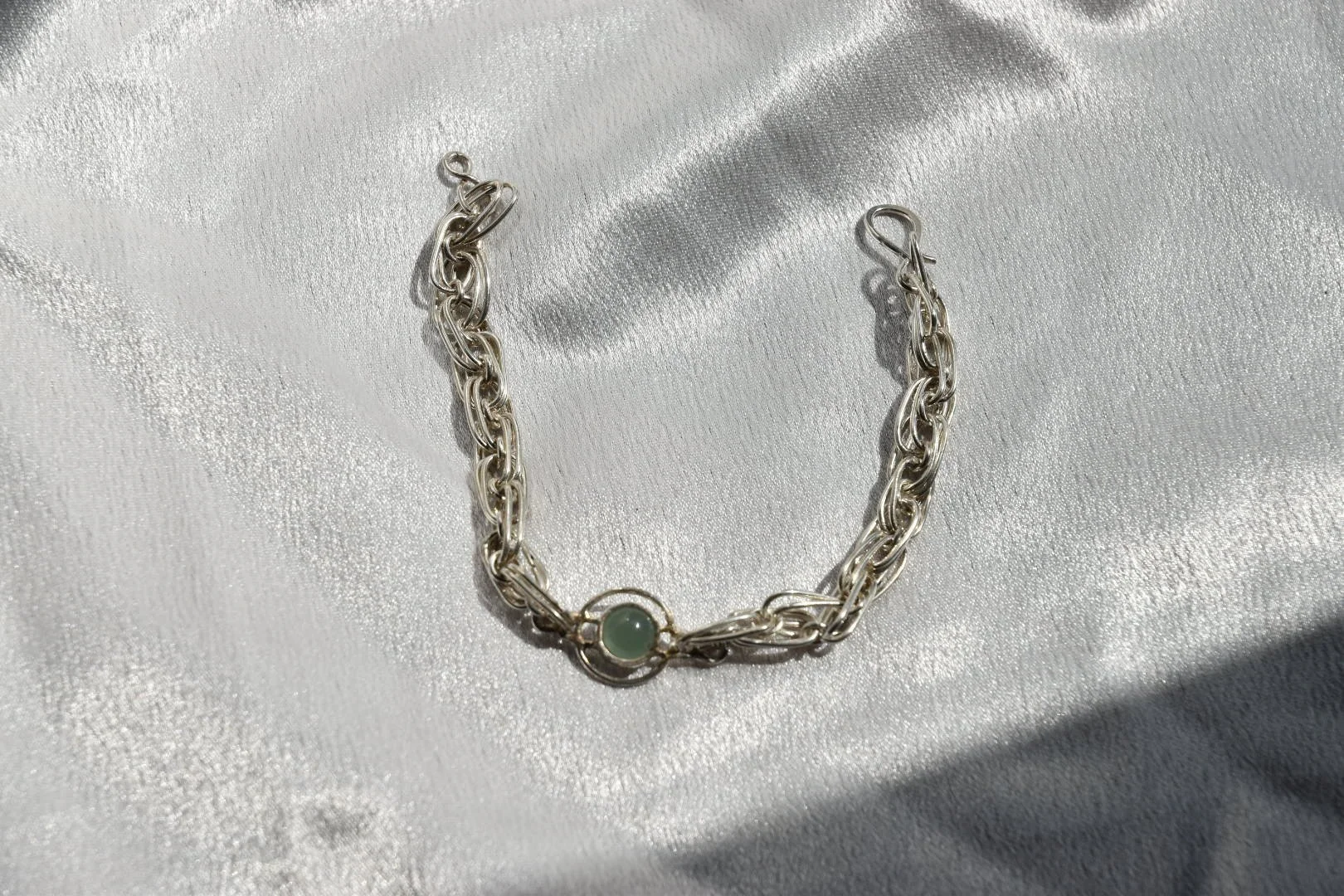 Schakelarmbandje met quartz chatonsteen