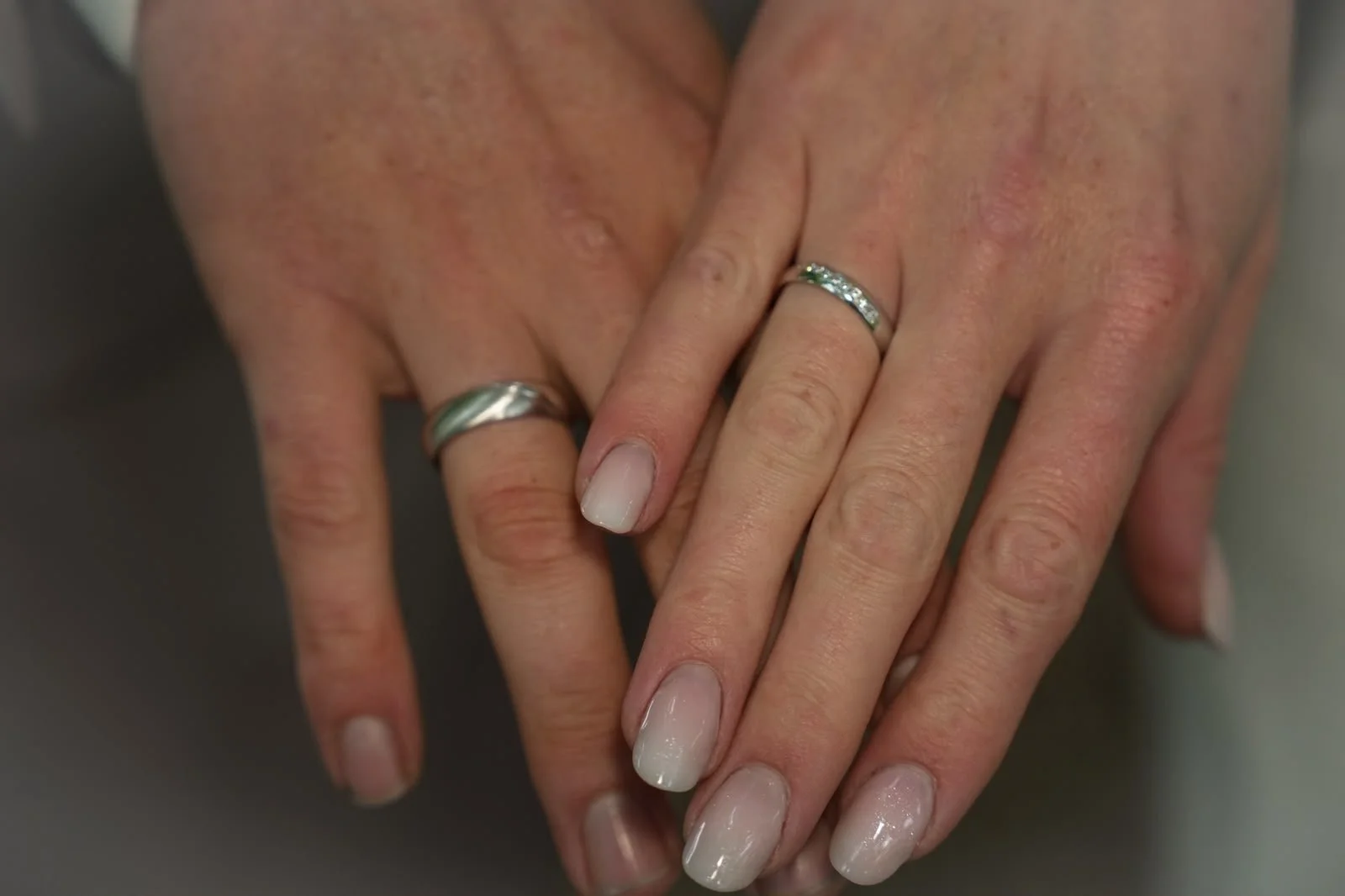 Ringen J&K, 14 karaat Wit Goud met 9 diamanten en een satijnen afwerking