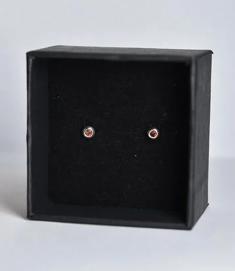 925 sterling zilveren oorknopjes met granaat