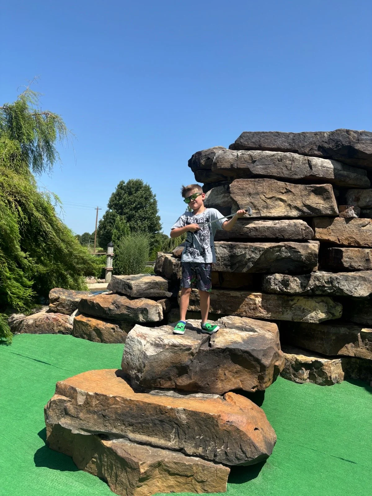 Rogers/Bentonville, AR - Yes, a mini golf club can double as a guitar