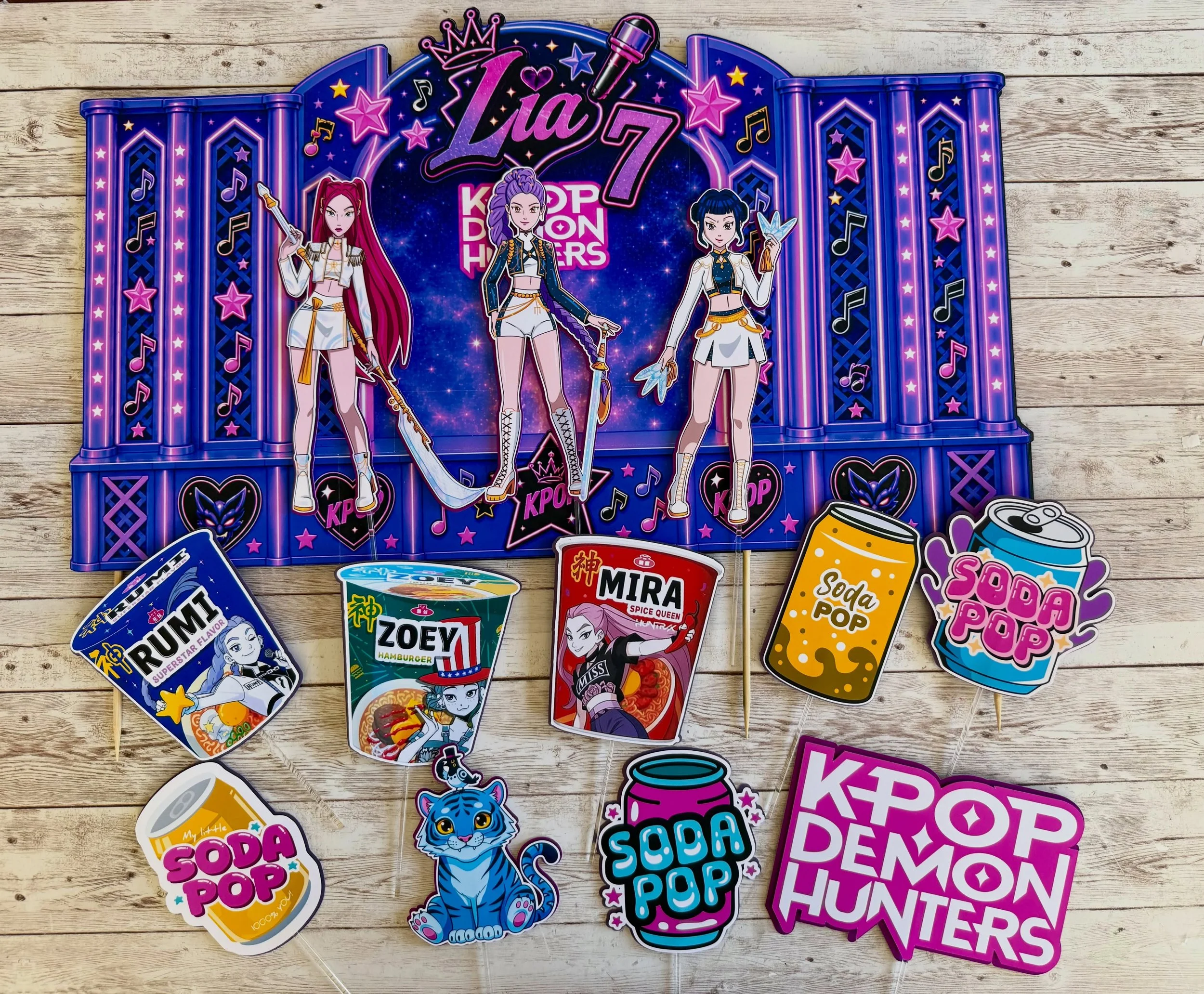 🎤🔥 K-POP DEMON HUNTERS HAVE ENTERED THE PARTY! 🔥🎤

Ready to turn that cake into the main character? 👀✨ This custom K-Pop Demon Hunters cake decor brings all the drama, sparkle, and K-pop energy straight to the celebration! 💜💖

Because a regula