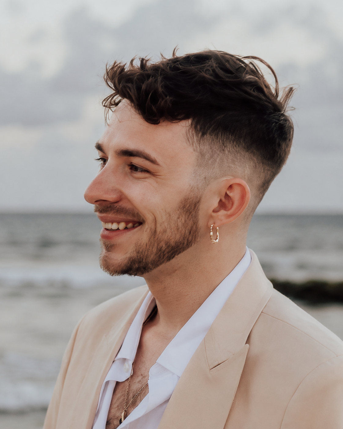 TJ Fiske, founder of Ivory Signature Planning, photographed by the ocean