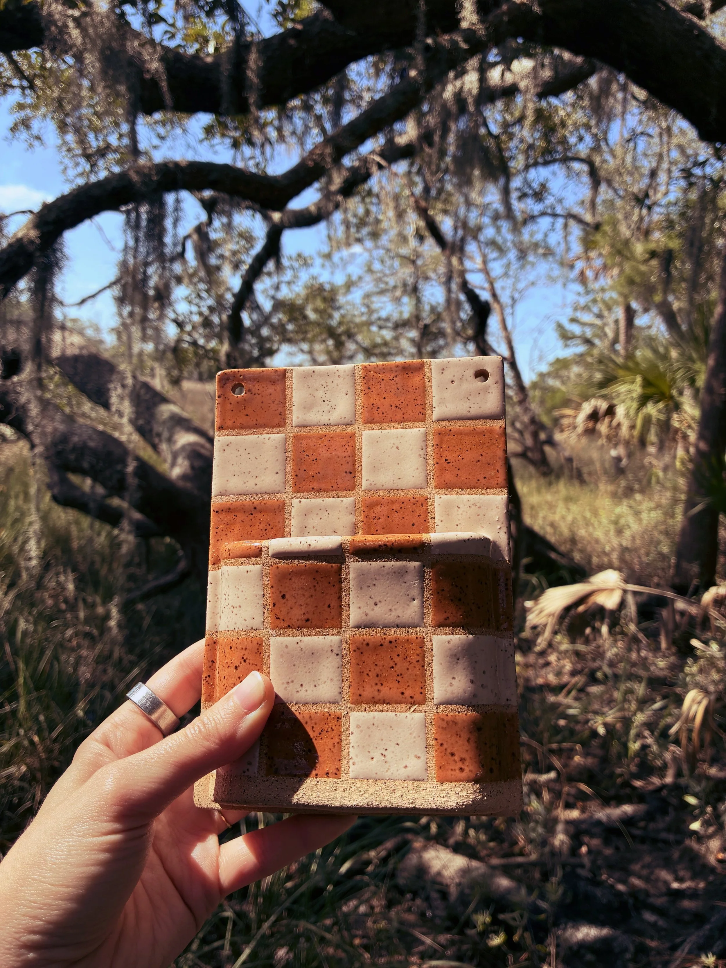 LIGHT BROWN + CREAM CERAMIC PHONE HOLDER