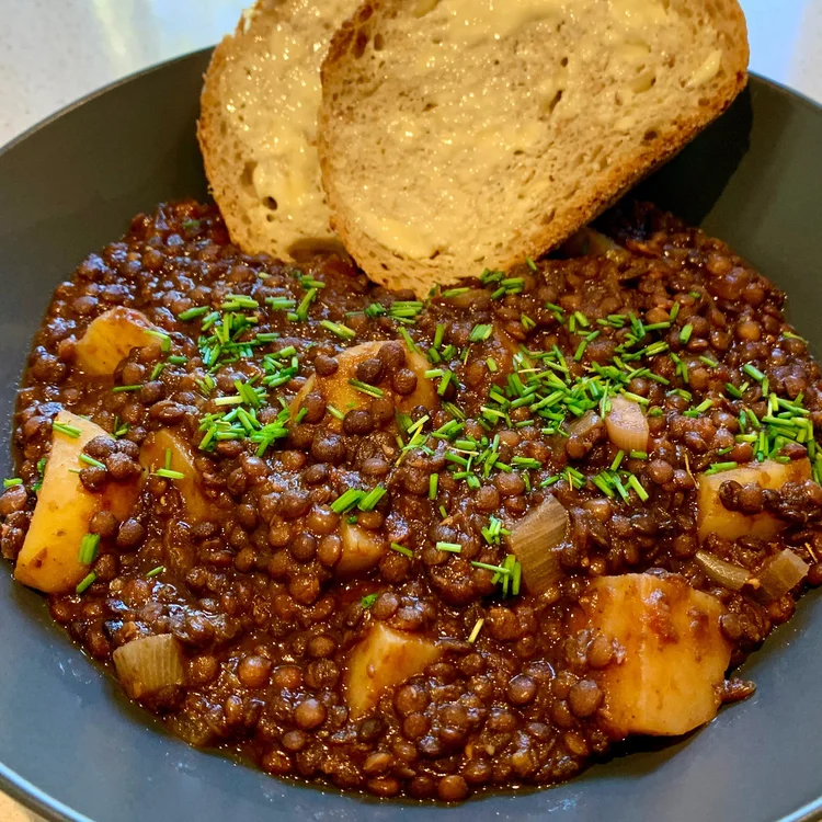 Lentil and potato stew with sourdough