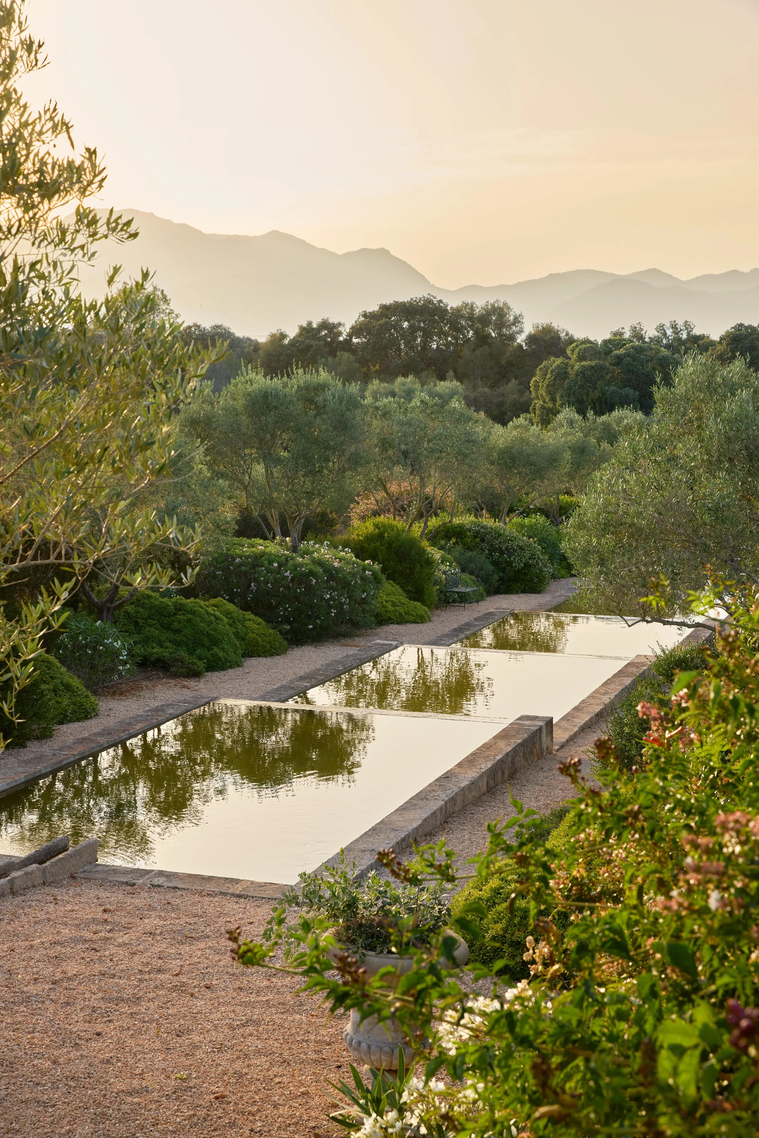 Home of Michael S. Smith in Majorca Photograph by Ricardo Labougle
Styling by Carolina Irving 