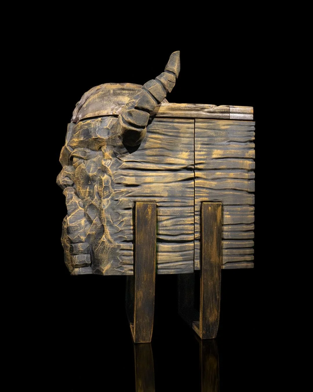 Viking_Carved_Wine_Bag_Dispenser_6_e948191a71.jpg