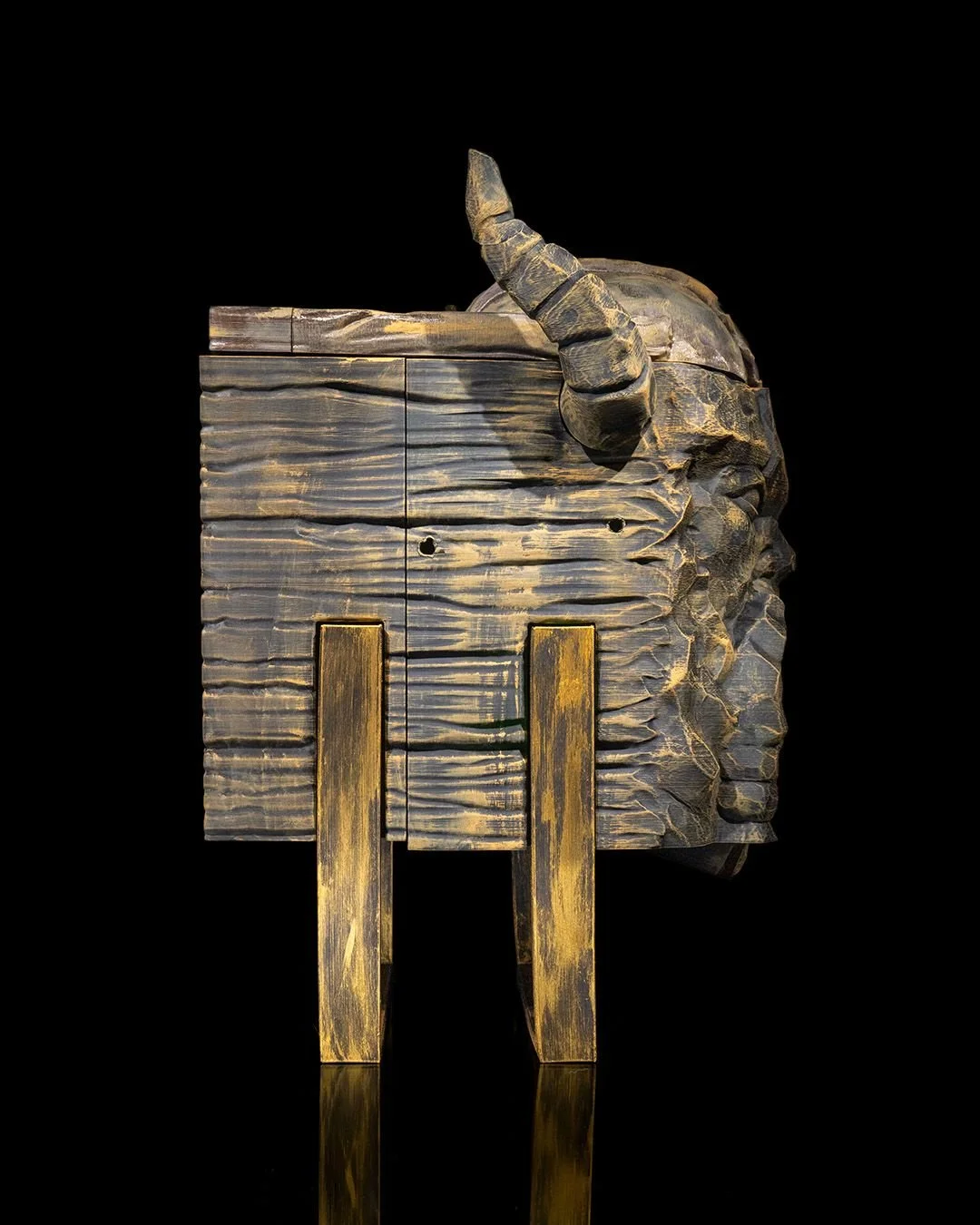 Viking_Carved_Wine_Bag_Dispenser_4_0f4674d5b4.jpg