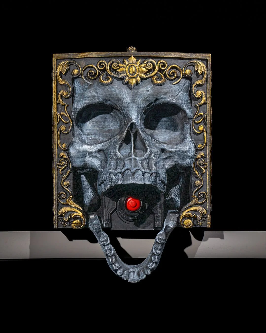 Skull_Adornment_Wine_Bag_Dispenser2_d0b02dbf8c.jpg
