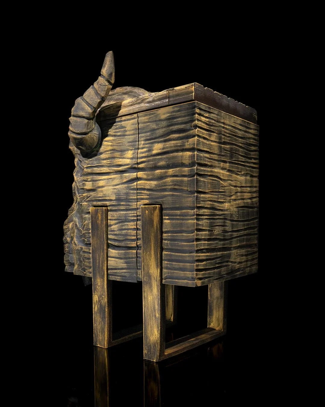 Viking_Carved_Wine_Bag_Dispenser_5_32c24c33eb.jpg