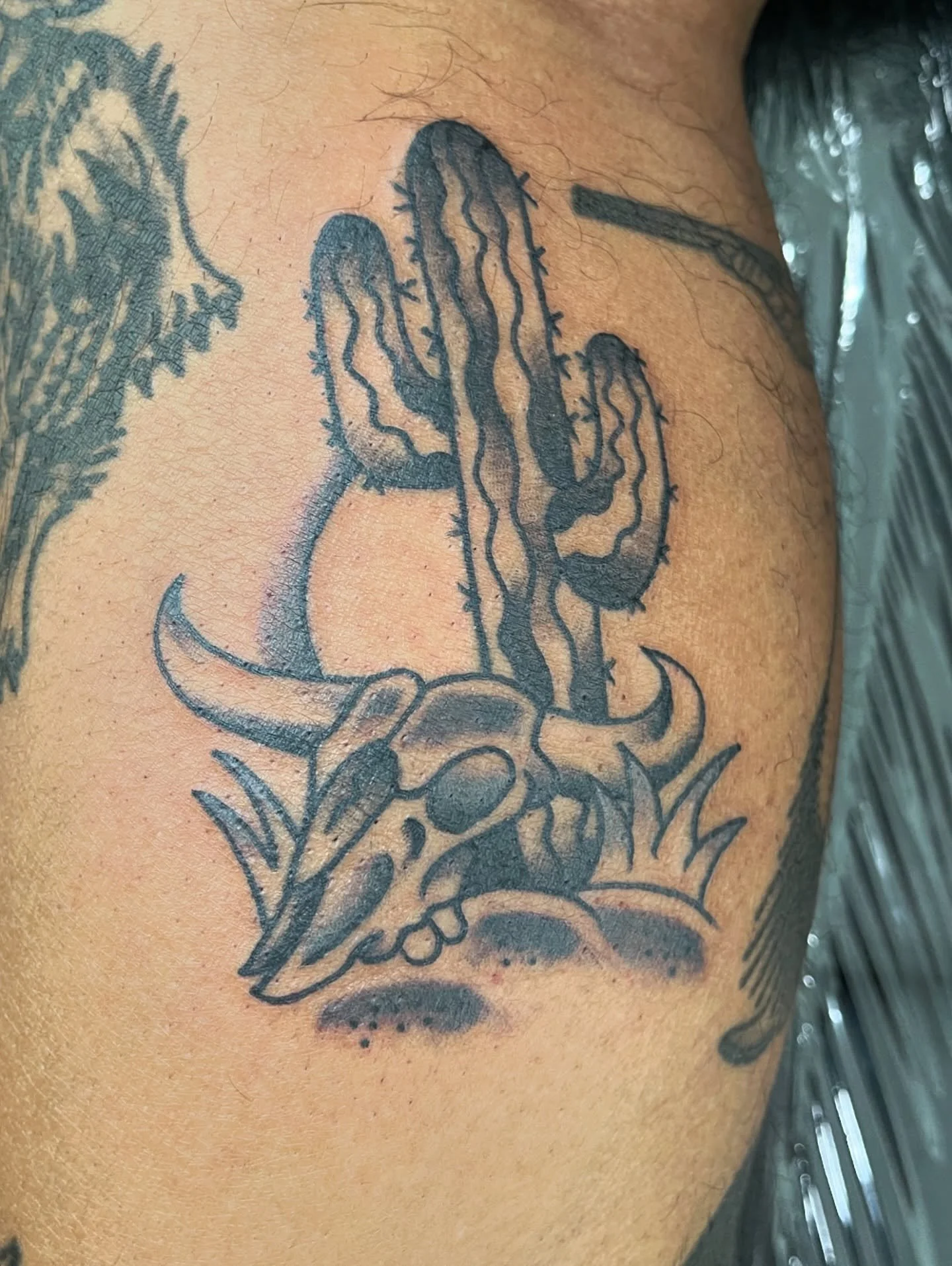 Western sunset made @joya_tattoocollective 
Thanks again Luis!
.
.
.
#traditionaltattoo #blackwork #tattooart #cactustattoo #bulltattoo #westerntattoo #wildwest #sydneytattooartist #tattooartist #blackandgreytattoo