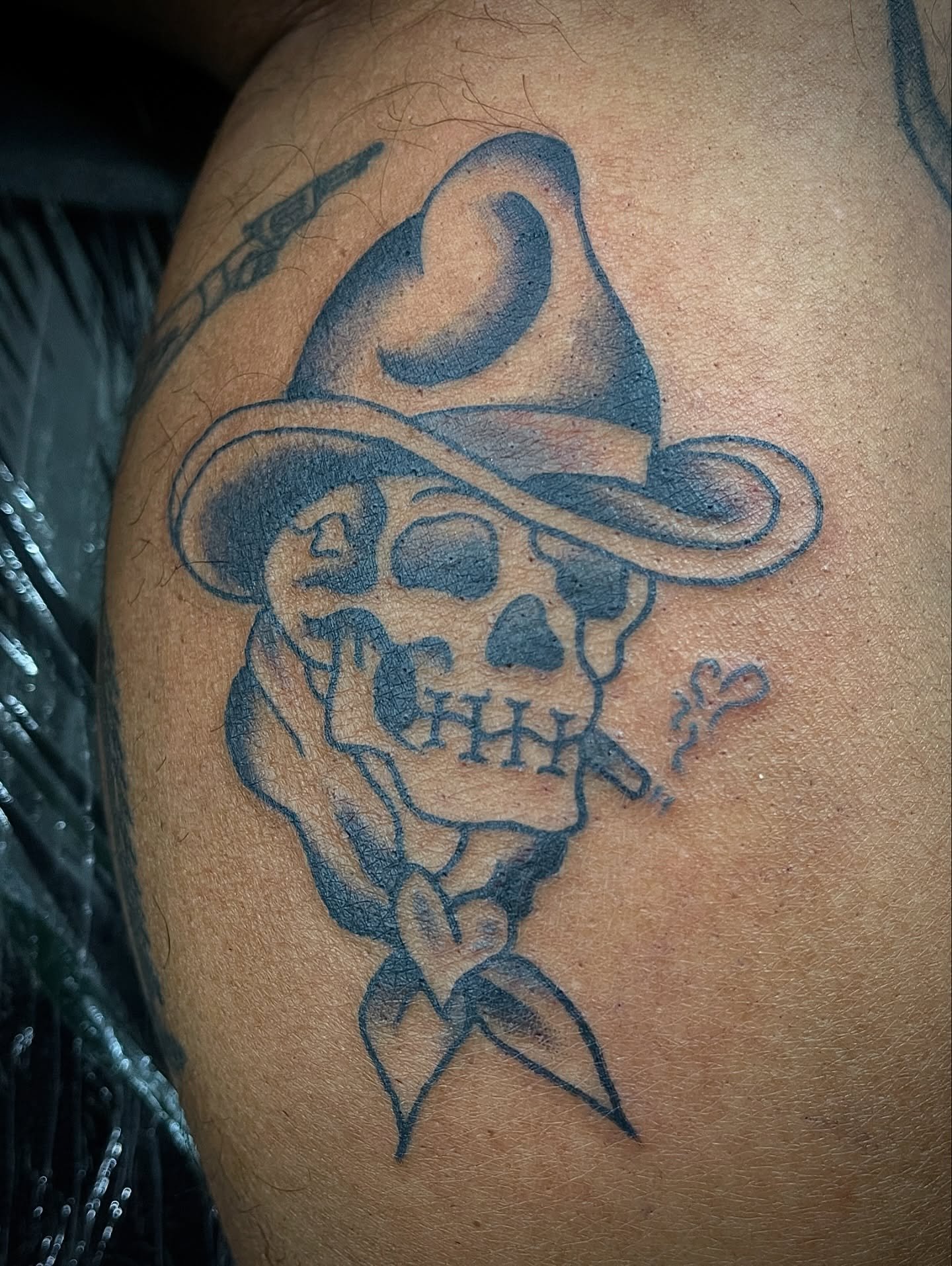 Absolutely love this design, thanks for picking a fun one Luis! 
Real cowboy classic and an absolute favourite

Made @joya_tattoocollective 💎 
.
.
,
#cowboytattoo #politoskull #crazysal #cowboyskulltattoo #blacktrad #blacktraditionaltattoo #radtrad 
