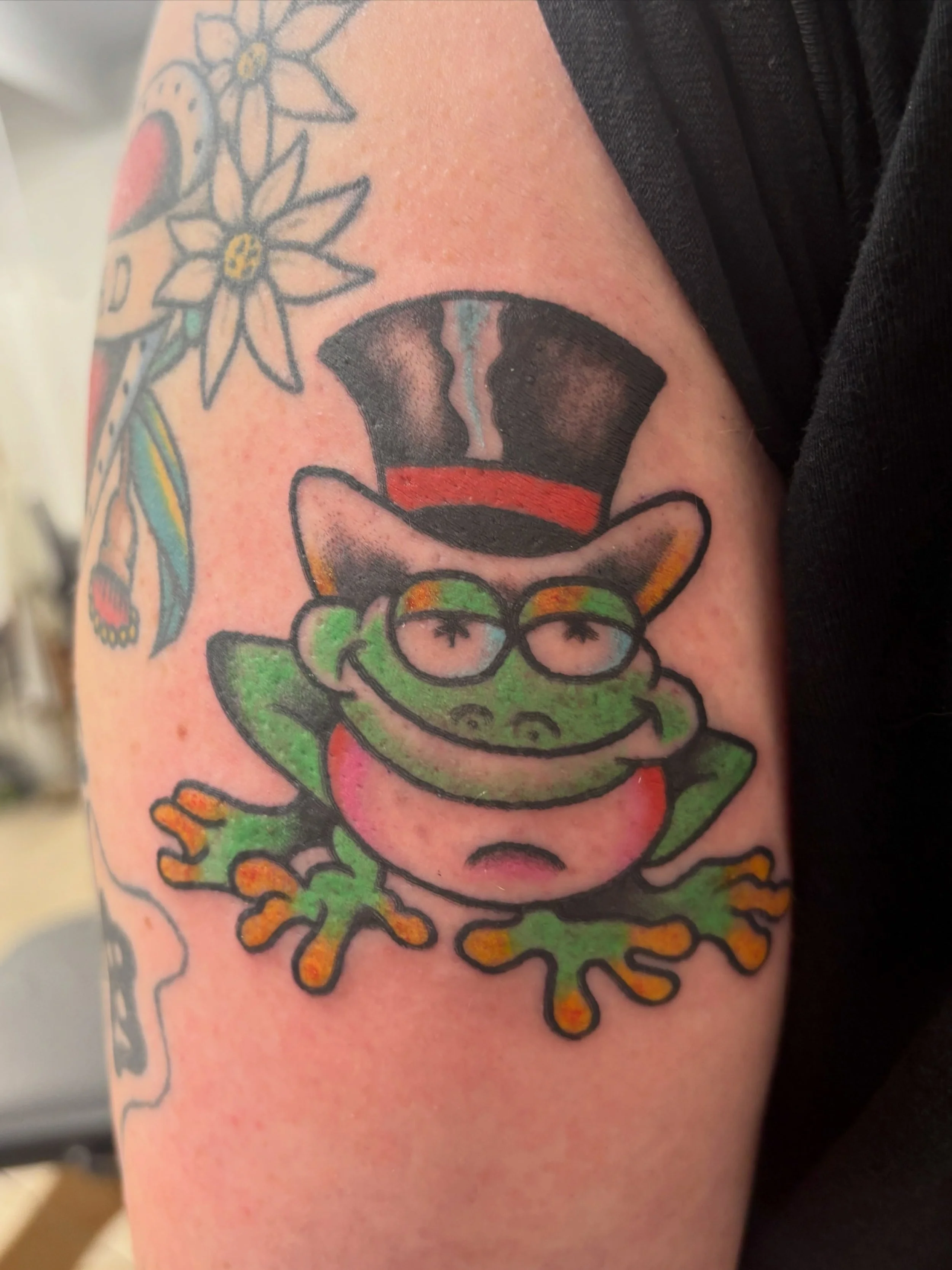 Little frog made for Ange last week! 

Thanks so much, what a fun tattoo 🐸

Made @joya_tattoocollective 💎 

#traditionaltattoo #tattoodesign #sydneytattooartist #tattoo #frogtattoo
