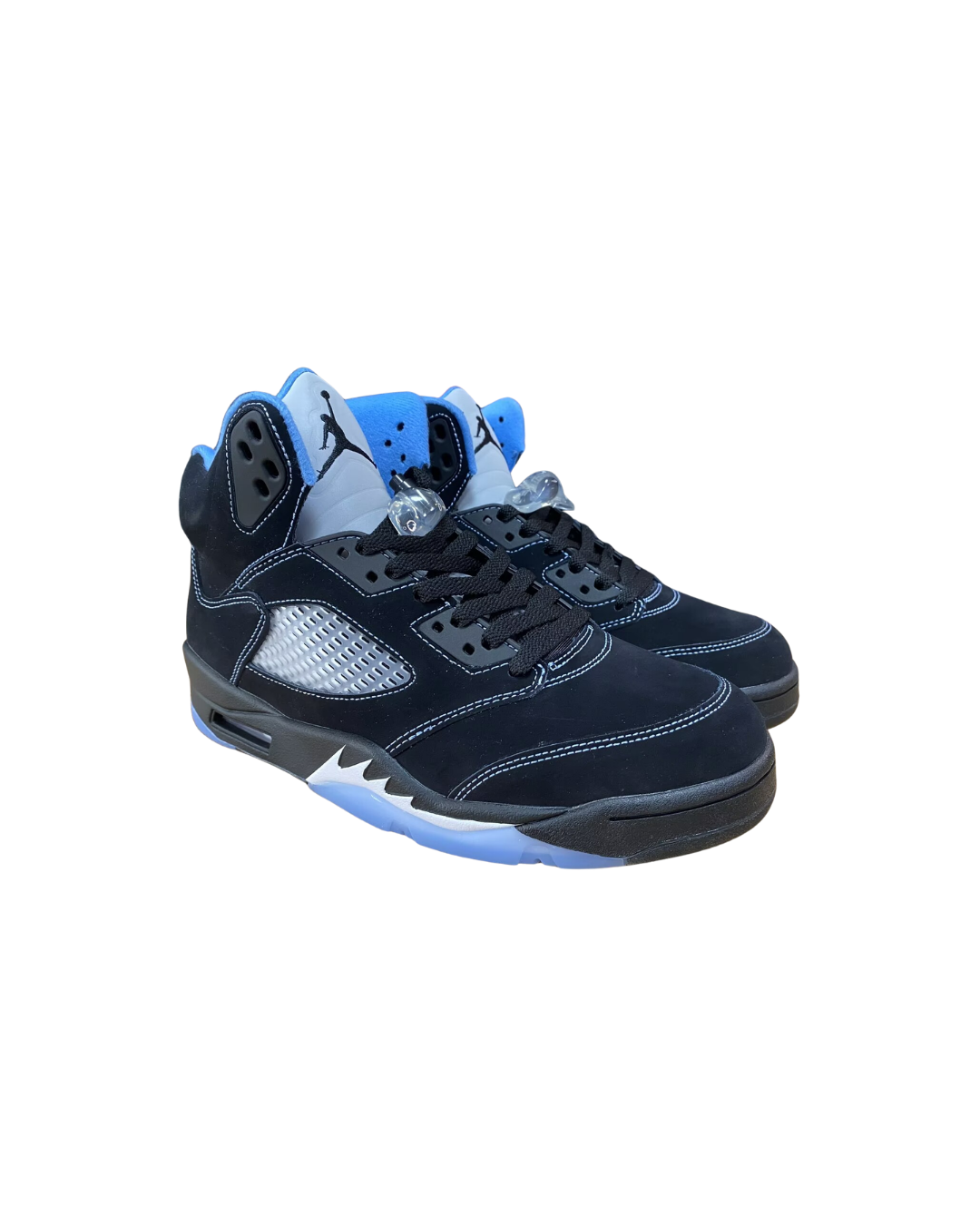 Angled three-quarter view of the Air Jordan 5 Black University Blue