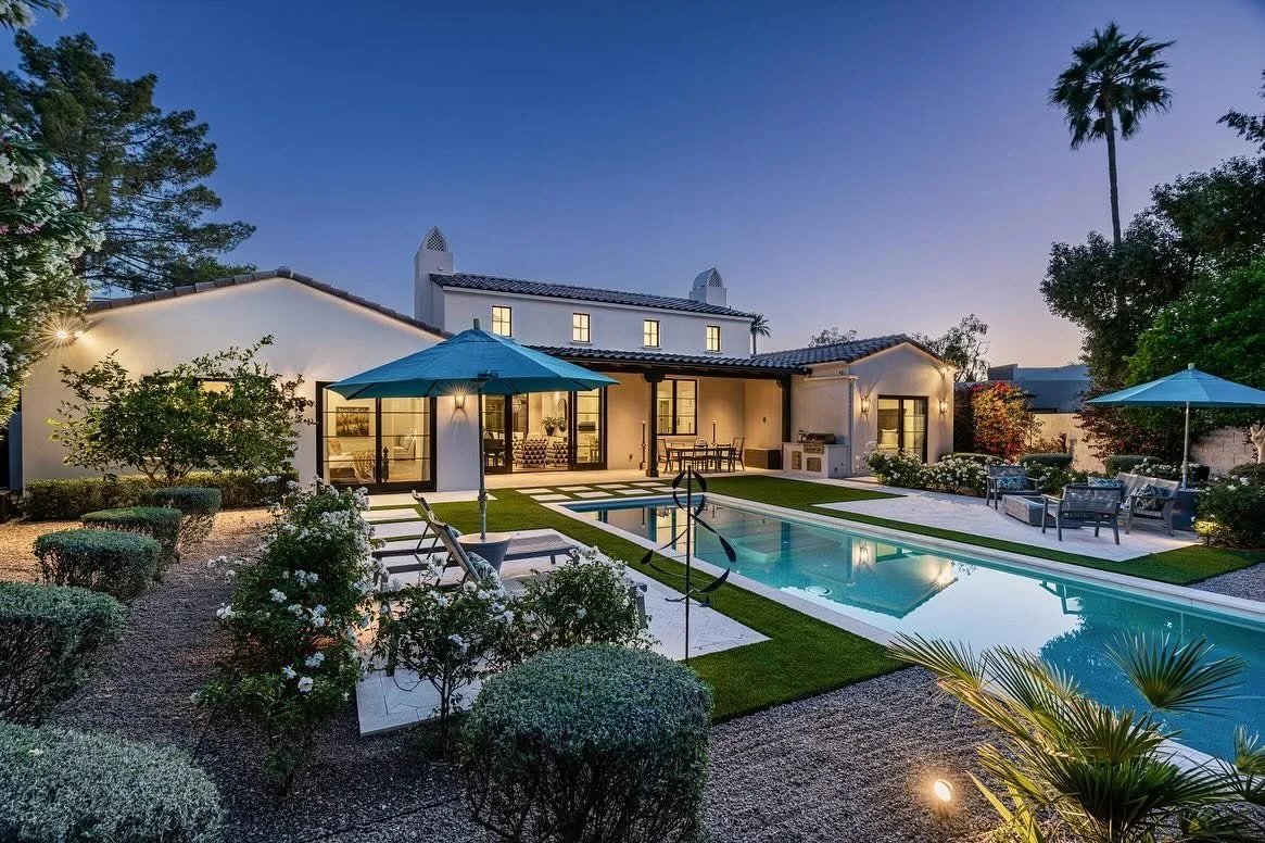 McCormick Ranch Home Scottsdale with swimming pool and perfectly manicured lawn