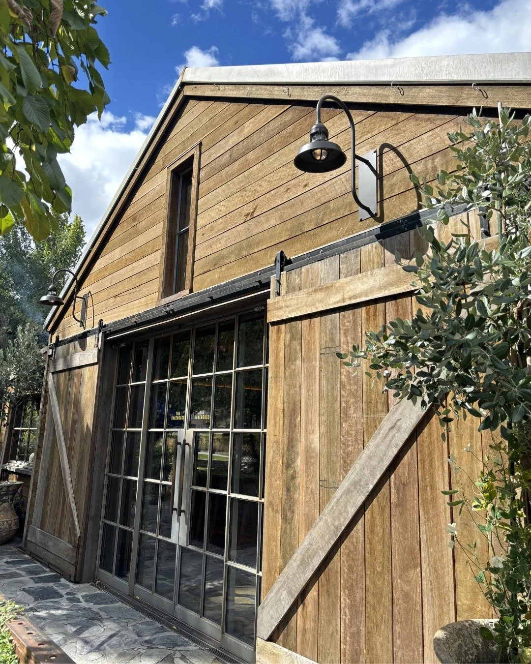 A closer look at the hardwood cladding on the Bakehouse, Ayrburn Precinct.
Beautiful design, skilled workmanship, and quality materials all coming together in one impressive result.
A credit to the designers, builders, and everyone involved.
Proud to