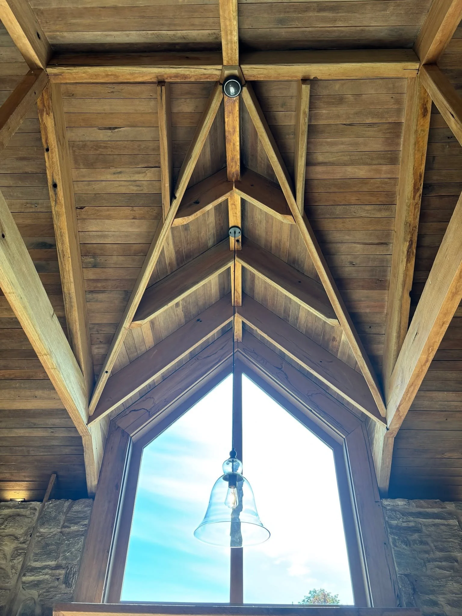 Inside Monte Christo Winery in Clyde.
Exposed hardwood trusses bringing structure and warmth to the space.

📍 @montechristo

#clydenz #hardwoodtimbersnz #hardwood #timbertrusses #exposedtimber #architecturaltimber #nzarchitecture #timberstructure #c