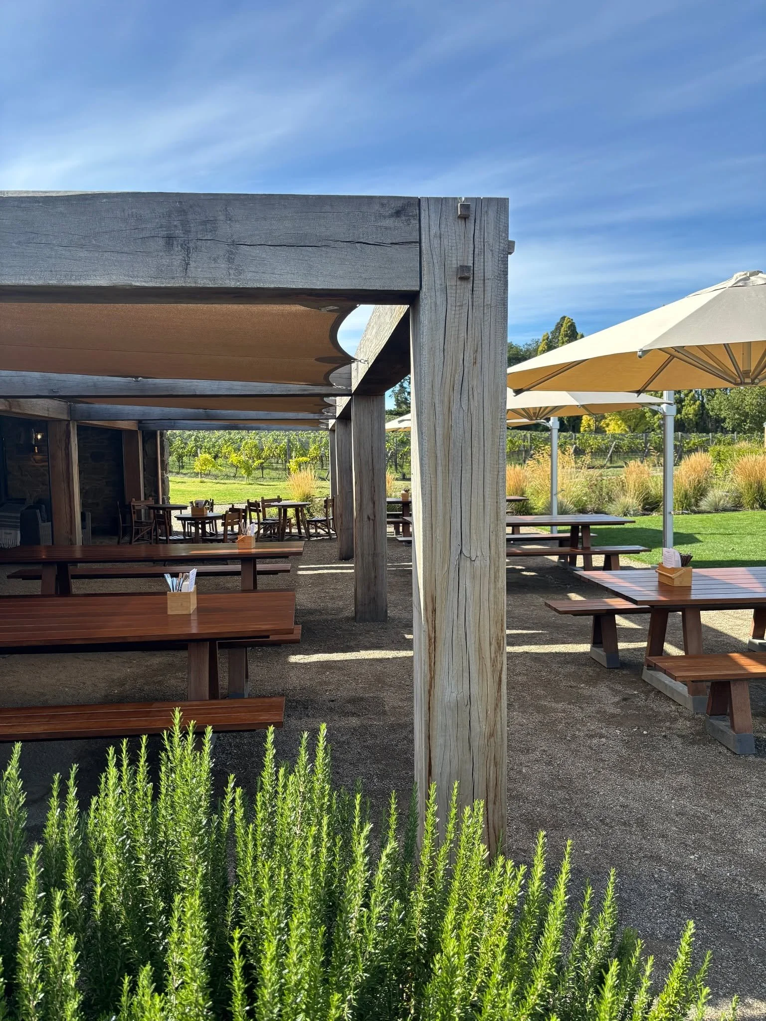 A recent visit back to Monte Christo Winery in Clyde. Nice to see this project a few years on, with the chunky hardwood pergola weathering beautifully and settling into its surroundings.

📍@montechristowinery

#hardwoodtimbersnz #hardwoodtimber #tim