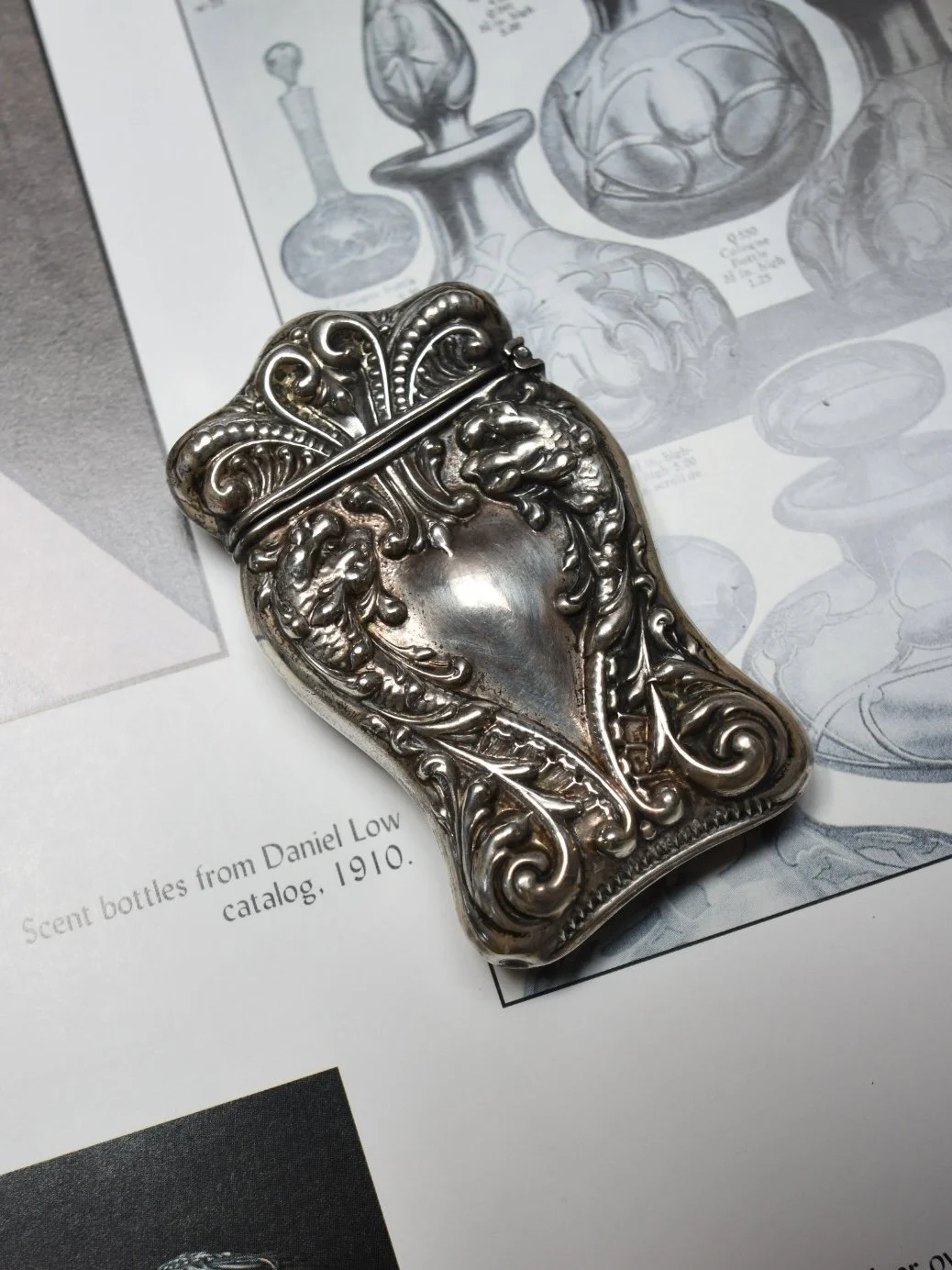 Art Nouveau sterling silver repoussé match safe vesta case