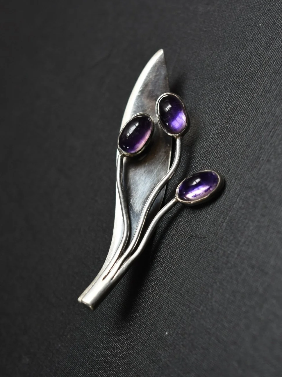 Sigi Pineda sterling silver amethyst modernist brooch