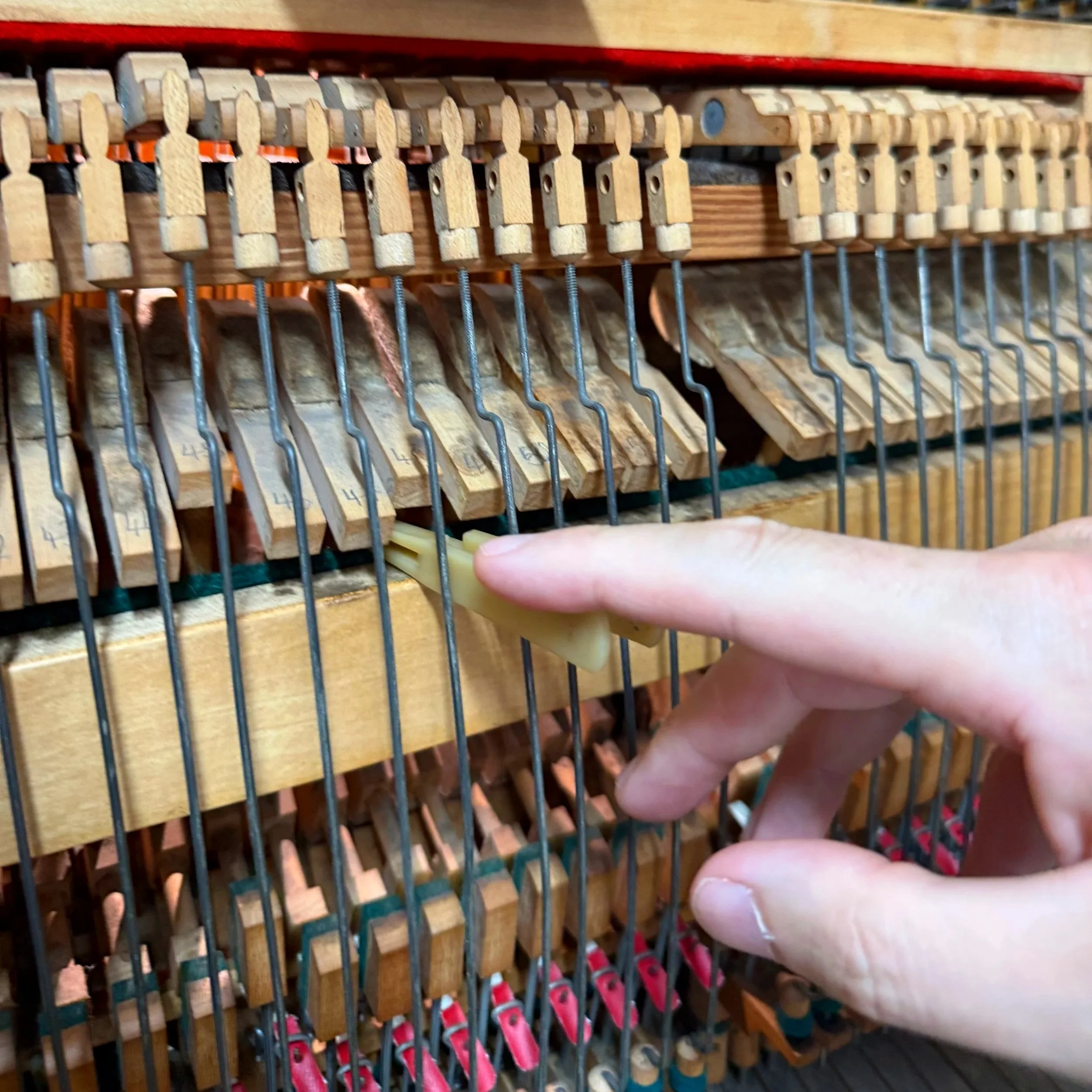Tuning through an overdamper action