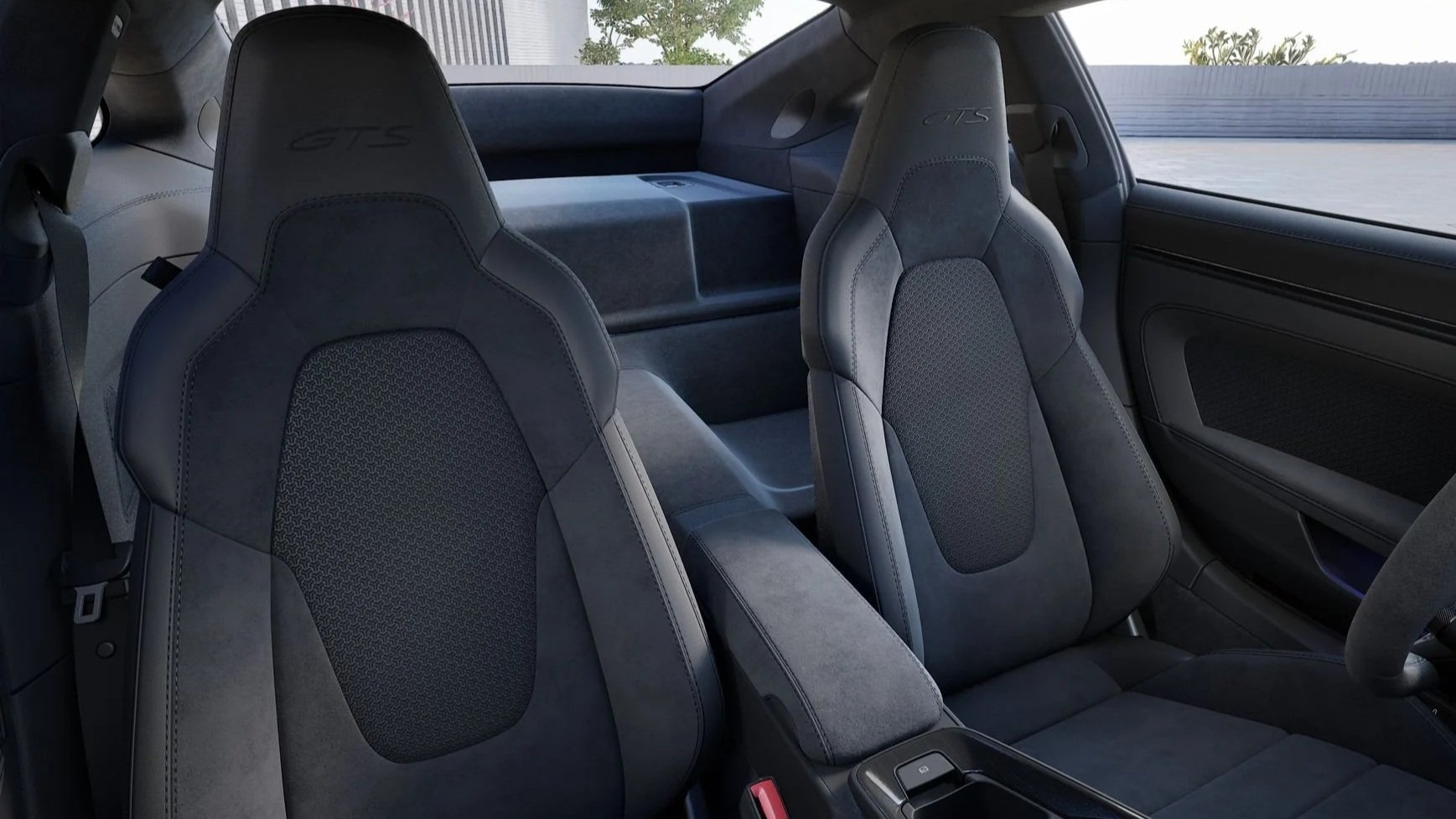 Interno di un'auto sportiva con sedili racing di alta qualità, marca GTS, di colore grigio scuro Porsche 911 interni carrera.