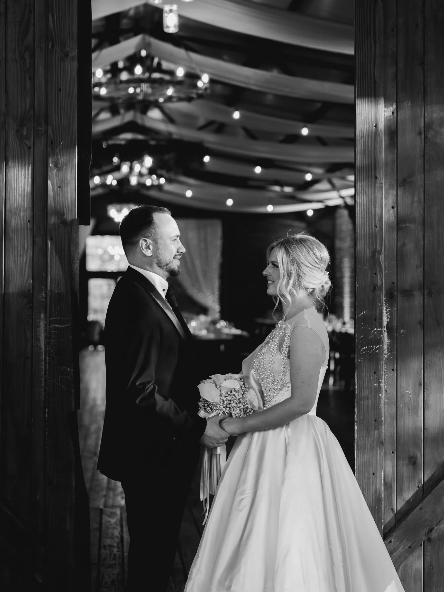 Fotografiranje vjenčanja u Velikoj gorici na Ranchu Kurilovec. 

Da ljubav ima kadar, izgledala bi ovako.💫
. 
. 

vjenčanje, fotograf vjenčanja, fotografiranje vjenčanja, wedding photographer Croatia, wedding photography, mladenci, vjenčani portreti