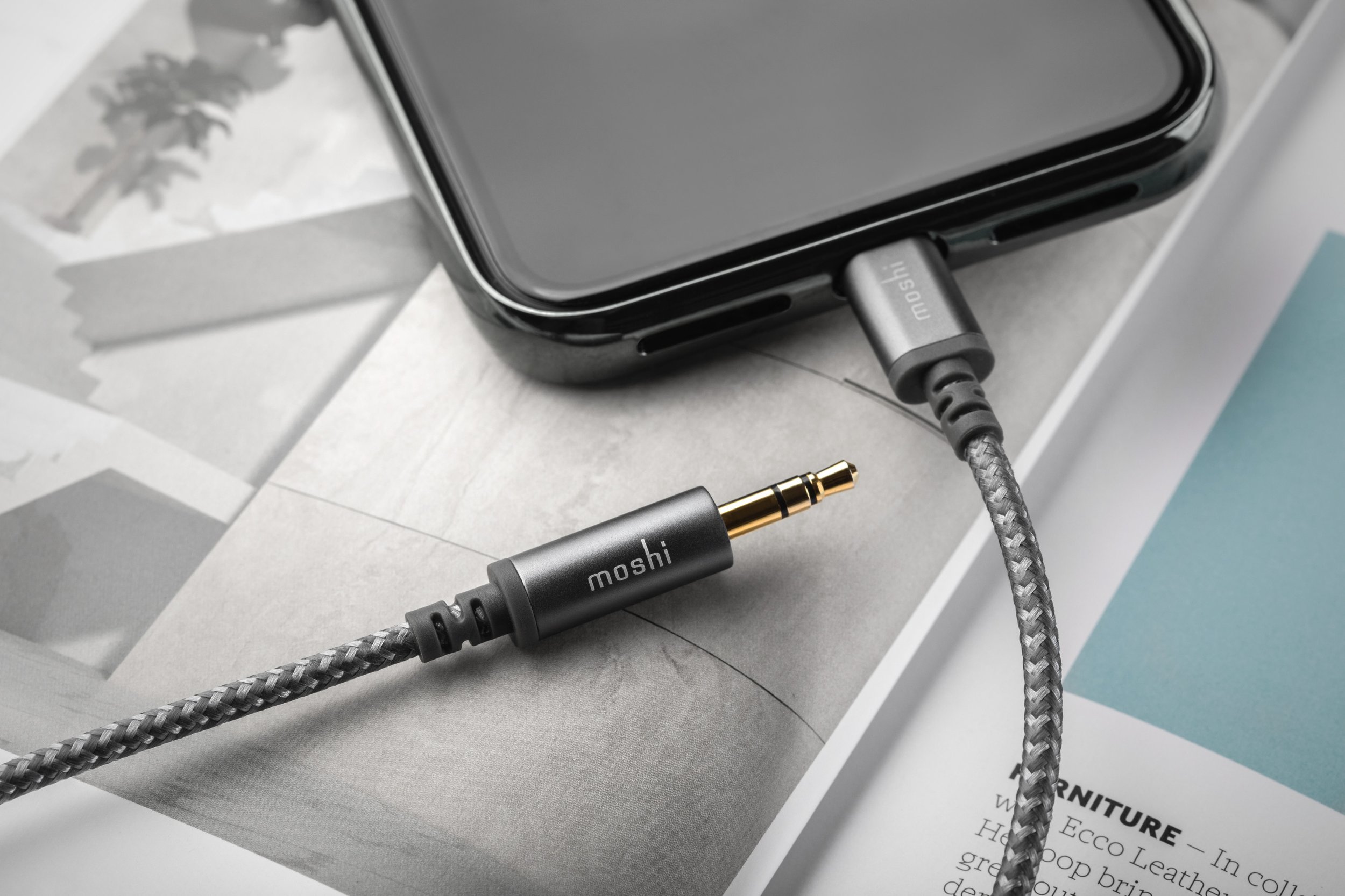 Integra™ Aux to Lightning Cable _LS_03.jpg