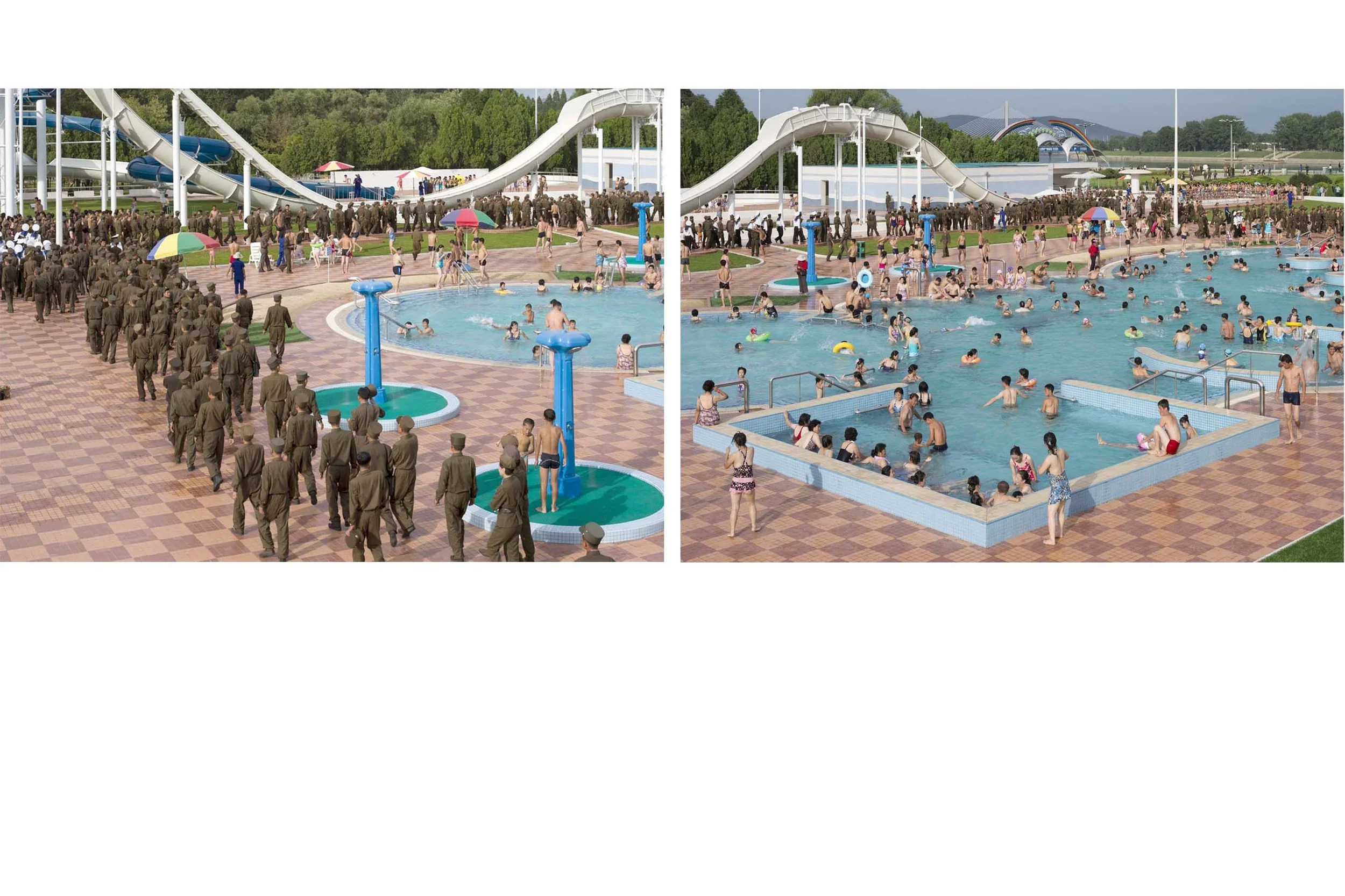 Freibad in Pjöngjang, Nordkorea: Die zweigeteilte Aufnahme zeigt das lebhafte Treiben im Munsu Water Park. Während Zivilisten in den Außenbecken und an den Wasserrutschen schwimmen, marschiert eine lange Kolonne nordkoreanischer Soldaten in Uniform g