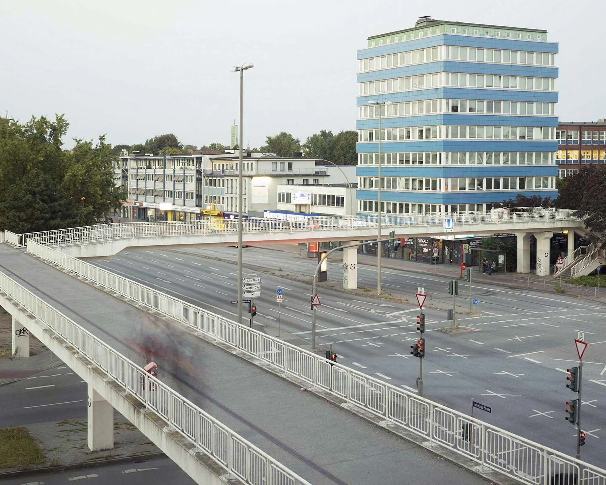 Blauhaus_Brücke Kopie 2.jpg