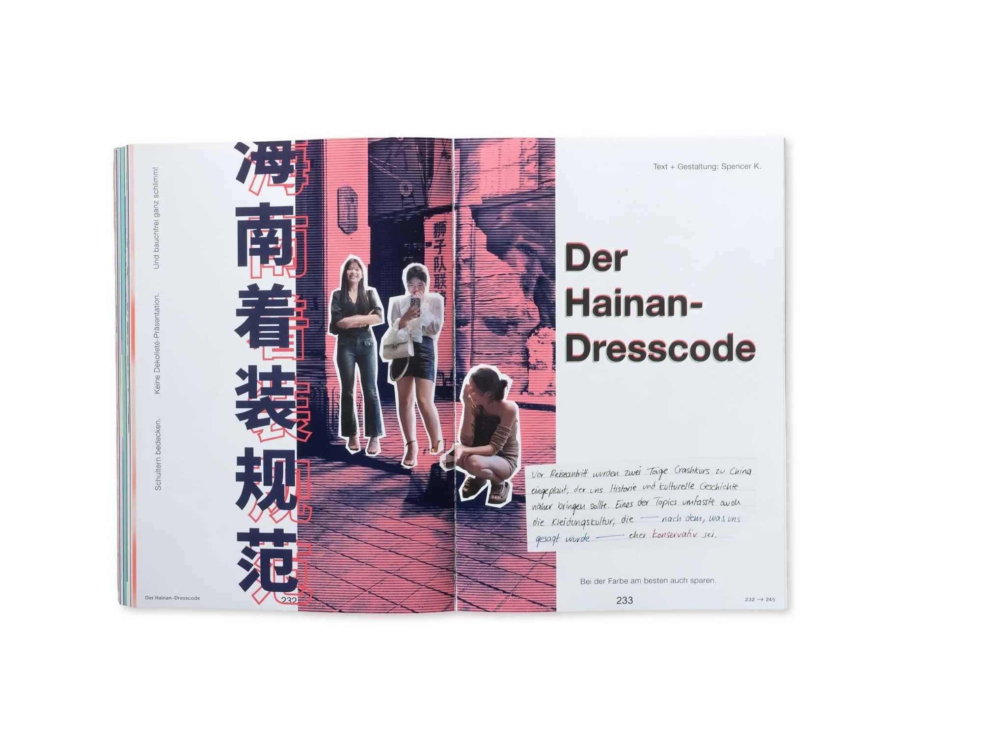 Offener Buch- oder Magazinseiten zeigt eine Collage aus mehreren Fotos von jungen Frauen in modernen Outfits, die vor einer Wand mit roten Streifen stehen. Der Titel lautet 'Der Hainan-Dresscode'.