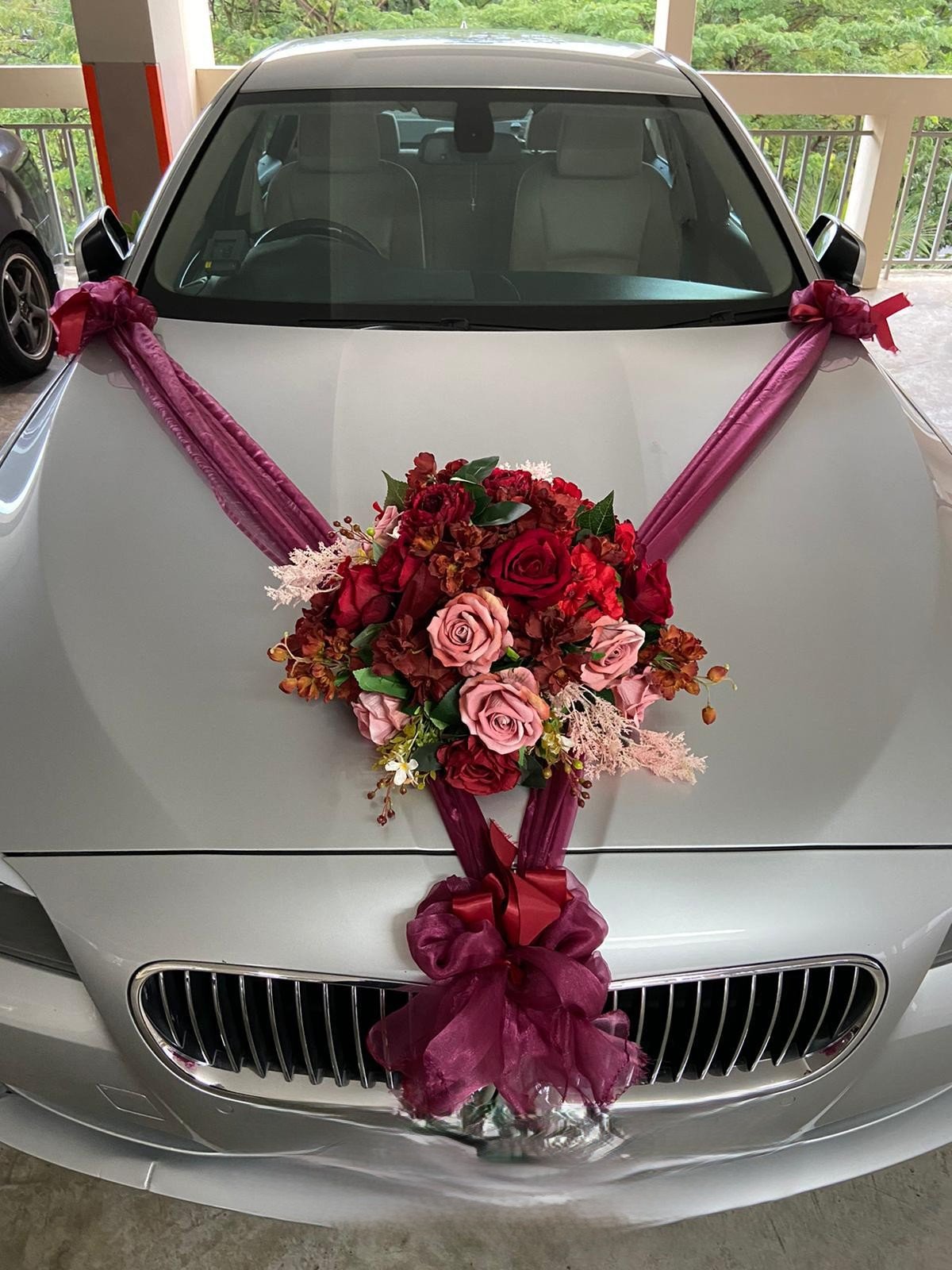(Secured with organza sash)
