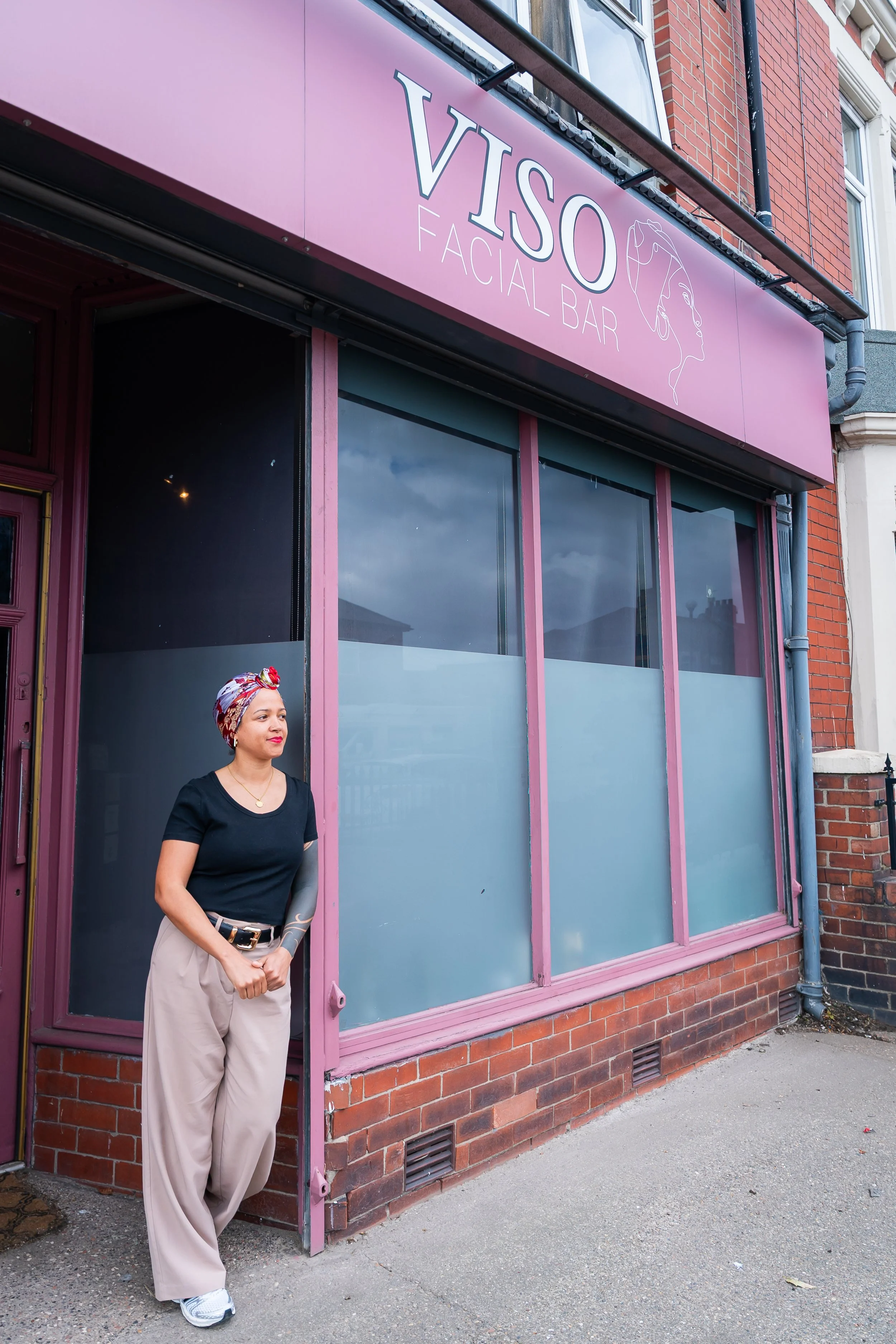 VISO Facial Bar outside with Zara Jull