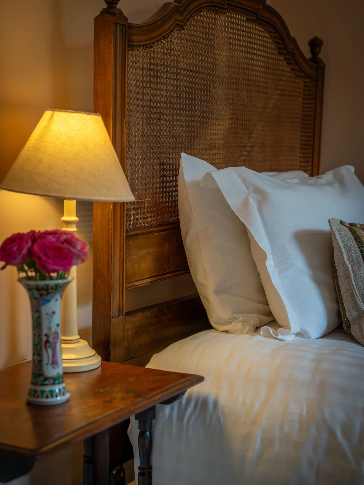 Turn your phone off. Take in the view. Finish that book. Sink into the comfy beds. Find your cosy corner @persie_house 

#vibes #cosyvibes #exclusive
