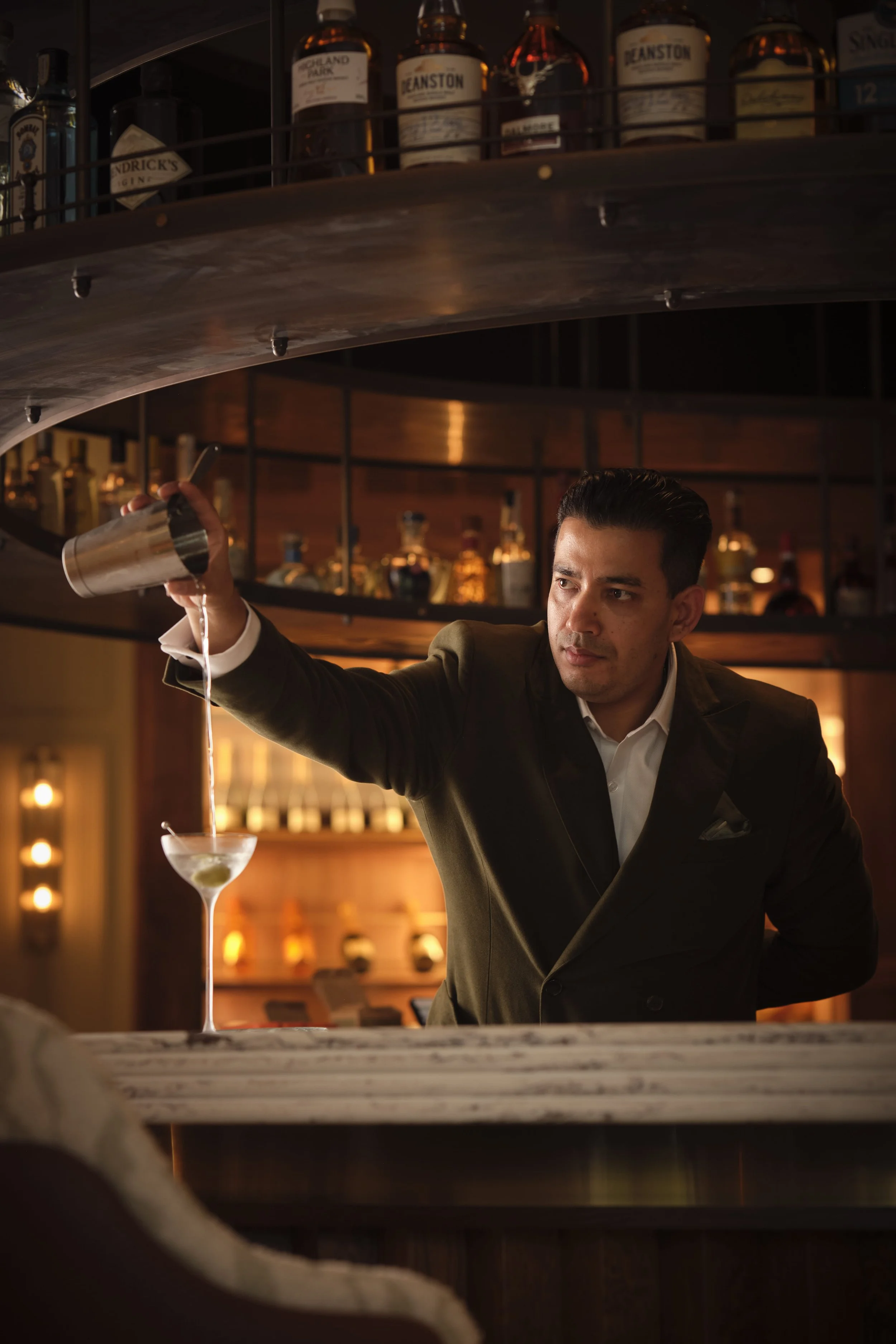 bar_pour_3679_large (1).jpg