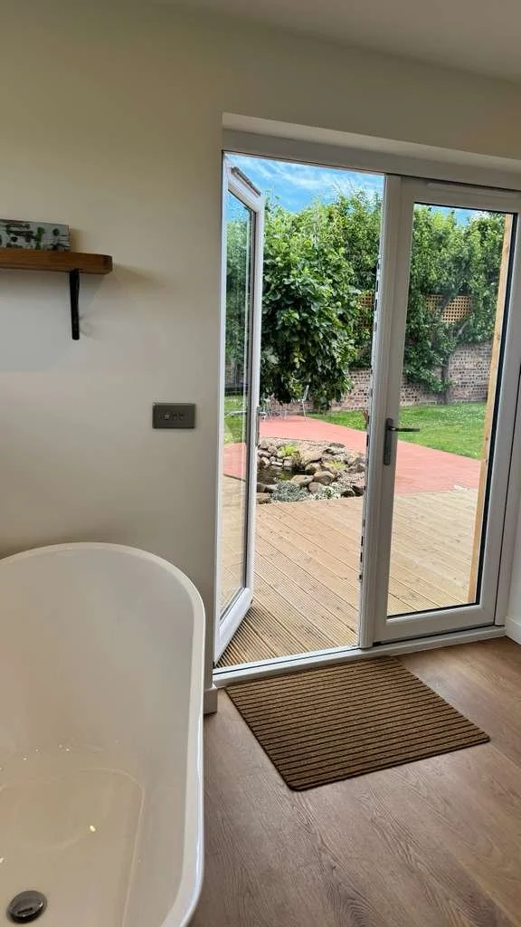 Bathopendooranddeck.jpeg
